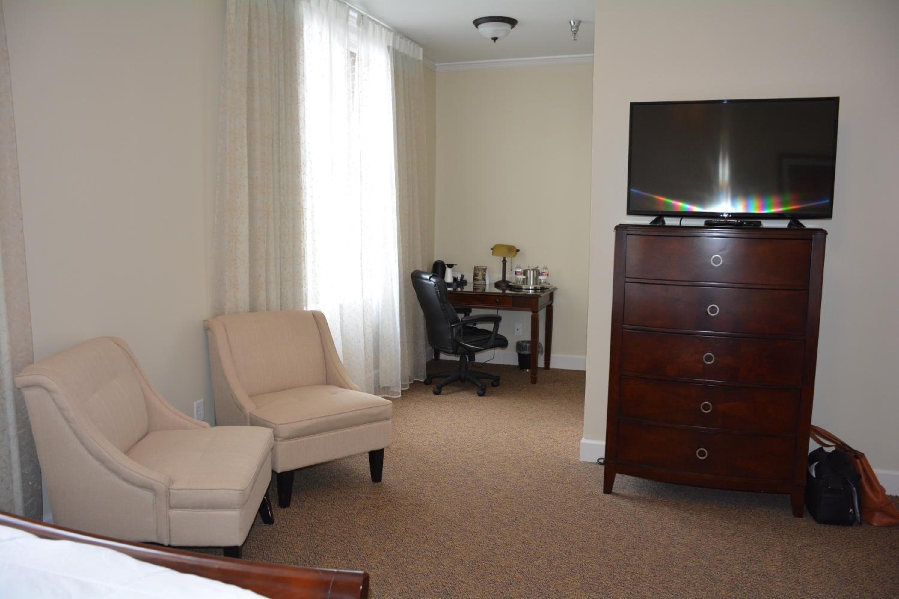 Queen Room with Two Queen Beds photo 1
