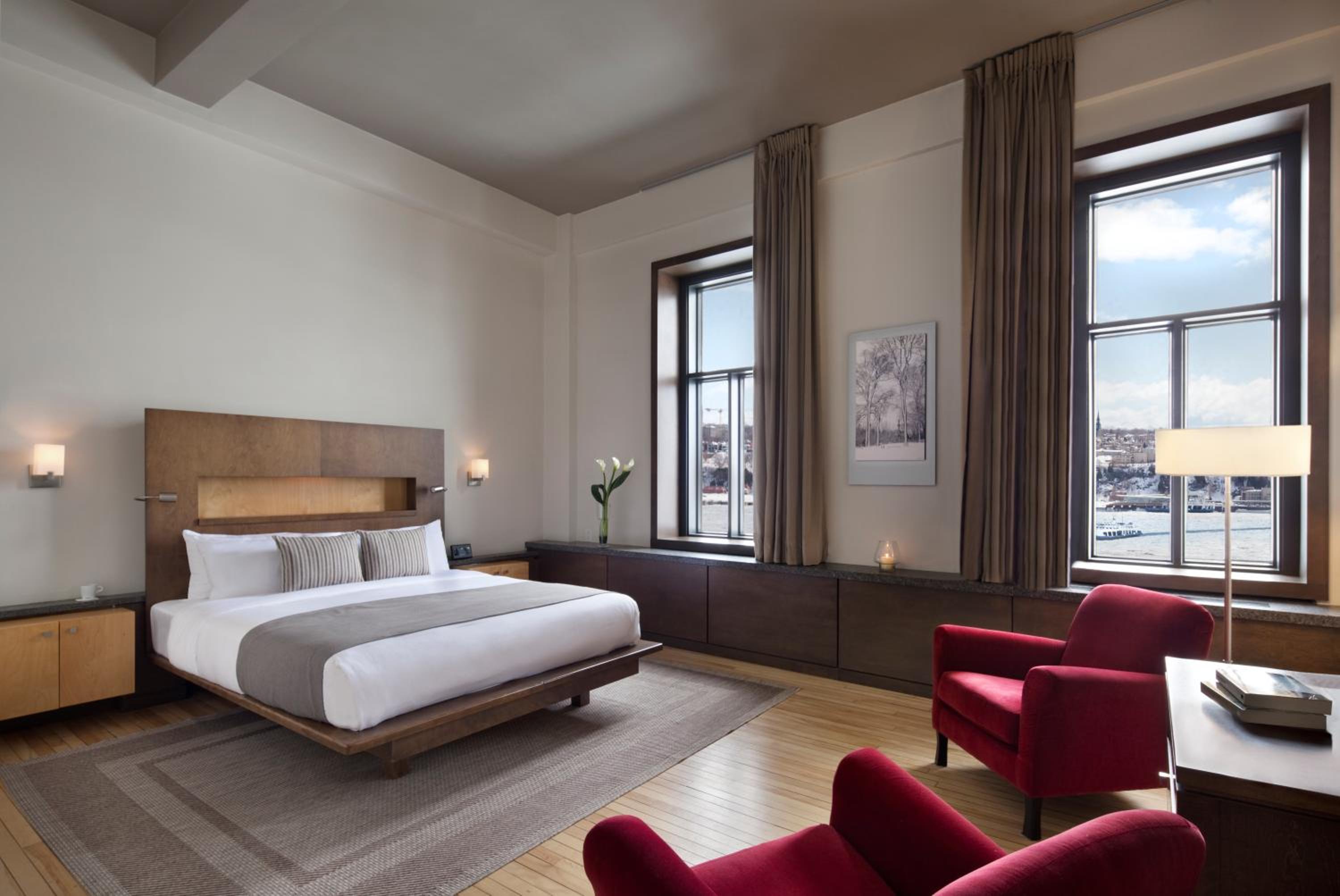 Deluxe King Room photo 1