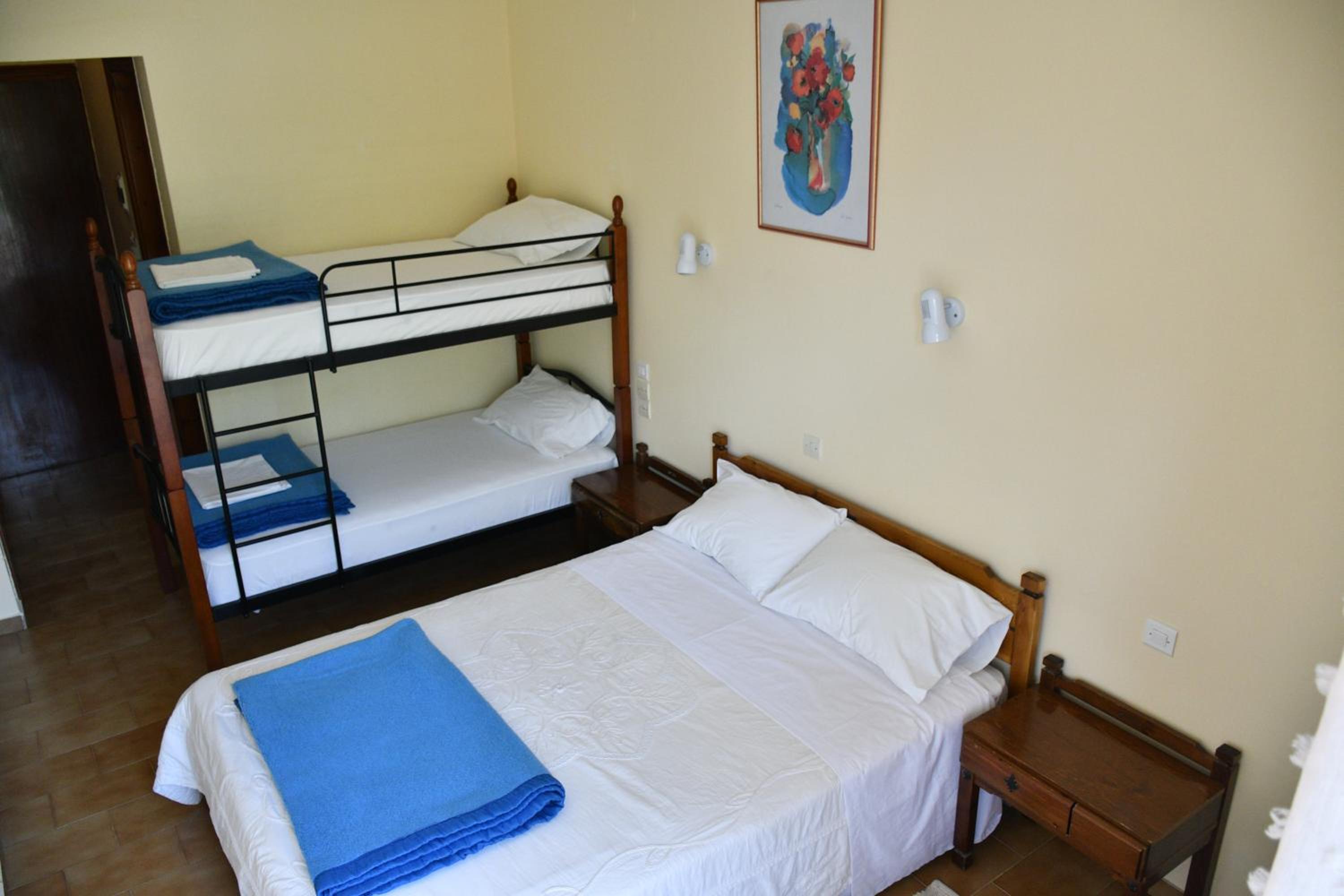 Quarto Familiar (2 Adultos + 2 Crianças)