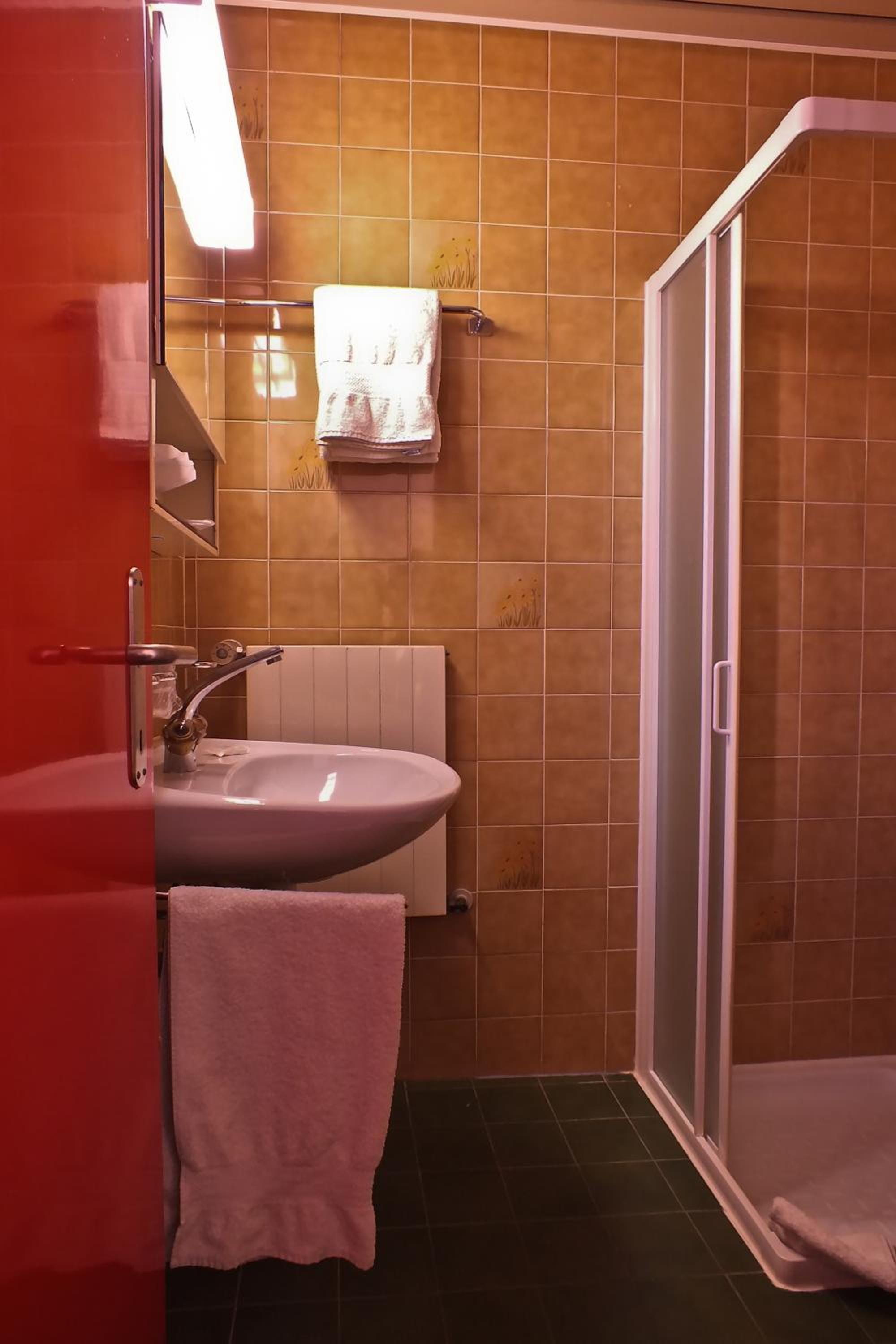 Small Single Room photo 2