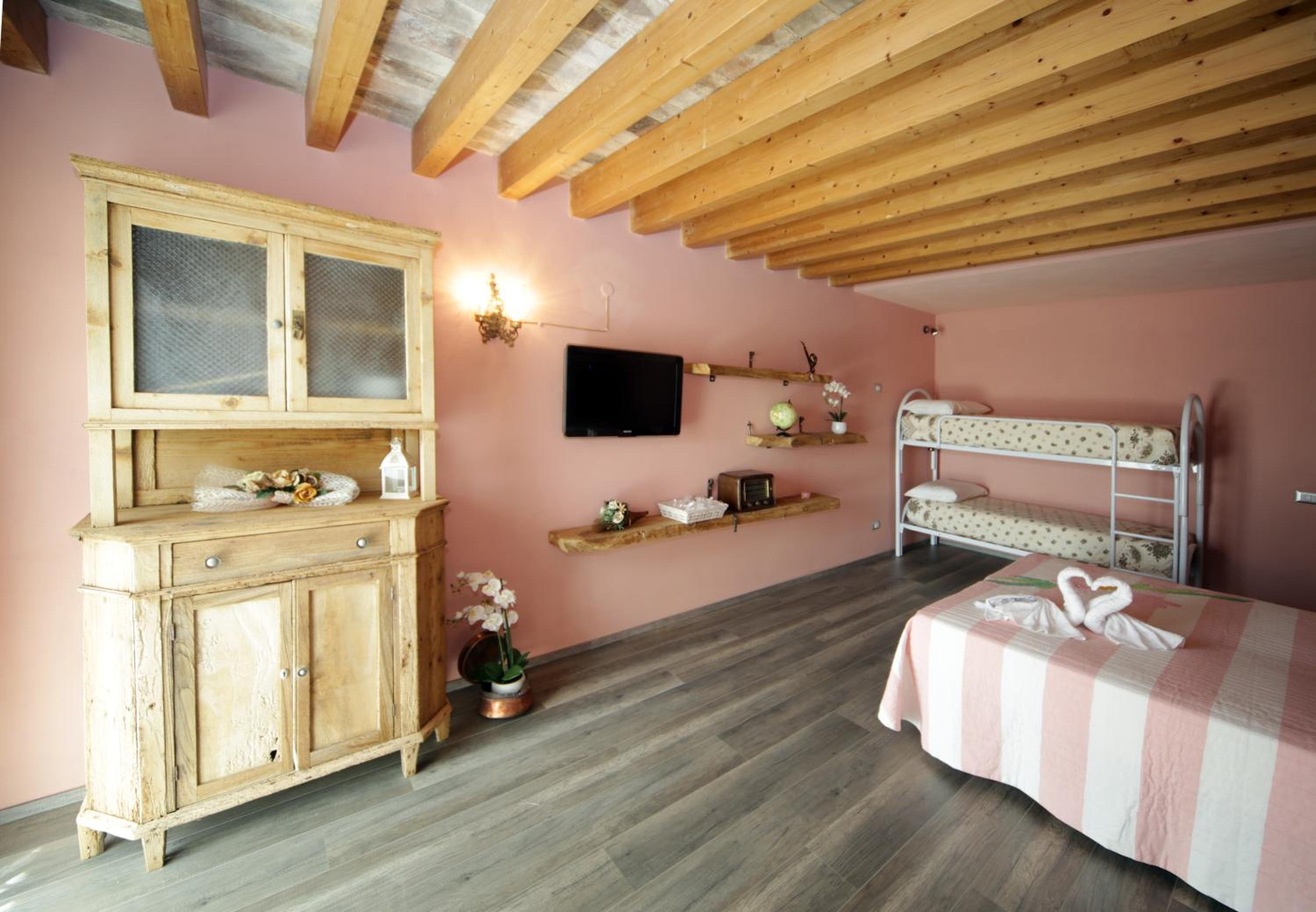 One-Bedroom Apartment - Photo 3