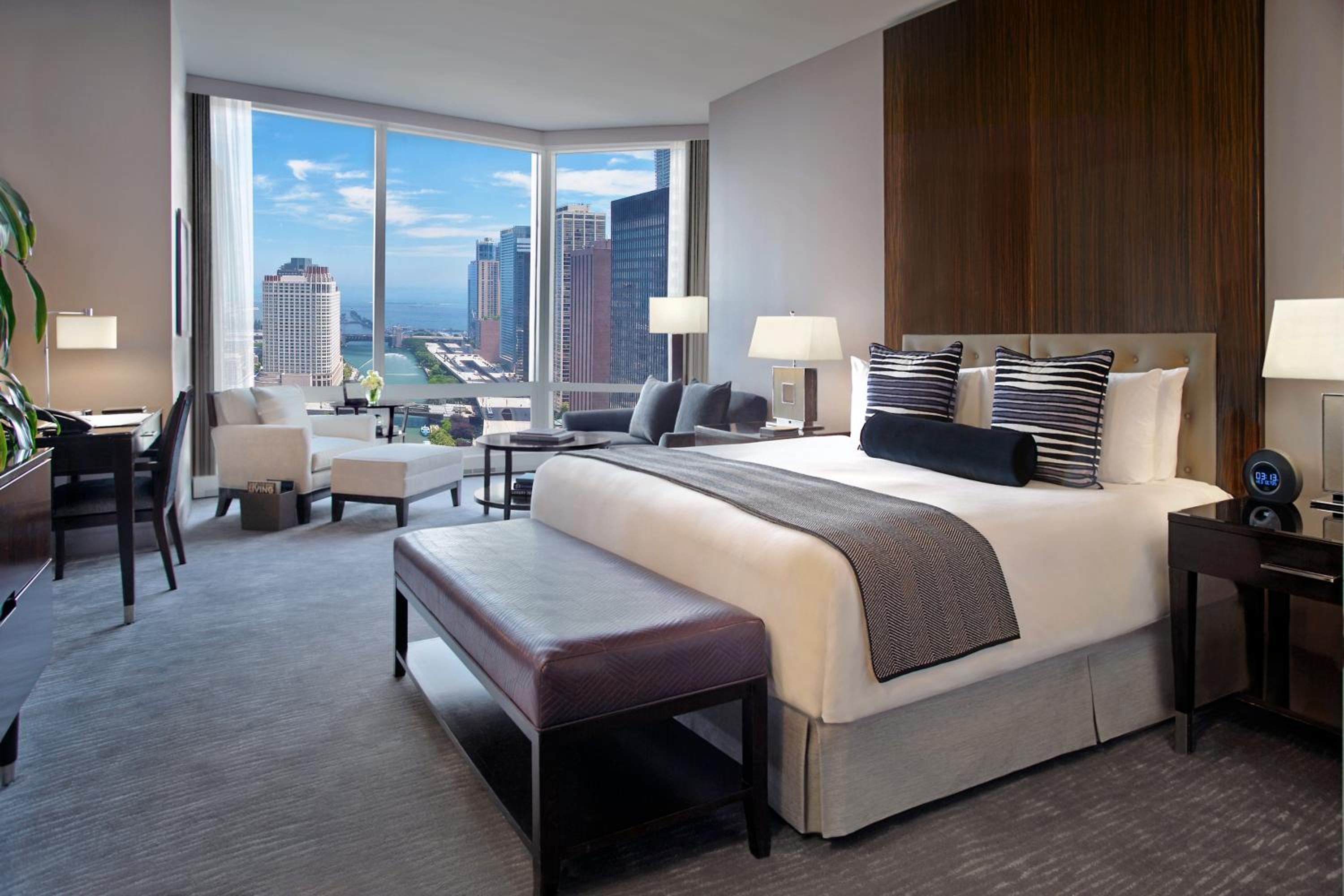 Deluxe King Room with River View - Photo 2