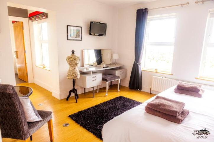 Deluxe Double Room with Side Sea View - Photo 2