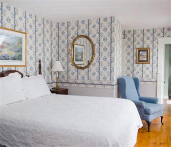 Queen Room photo 2