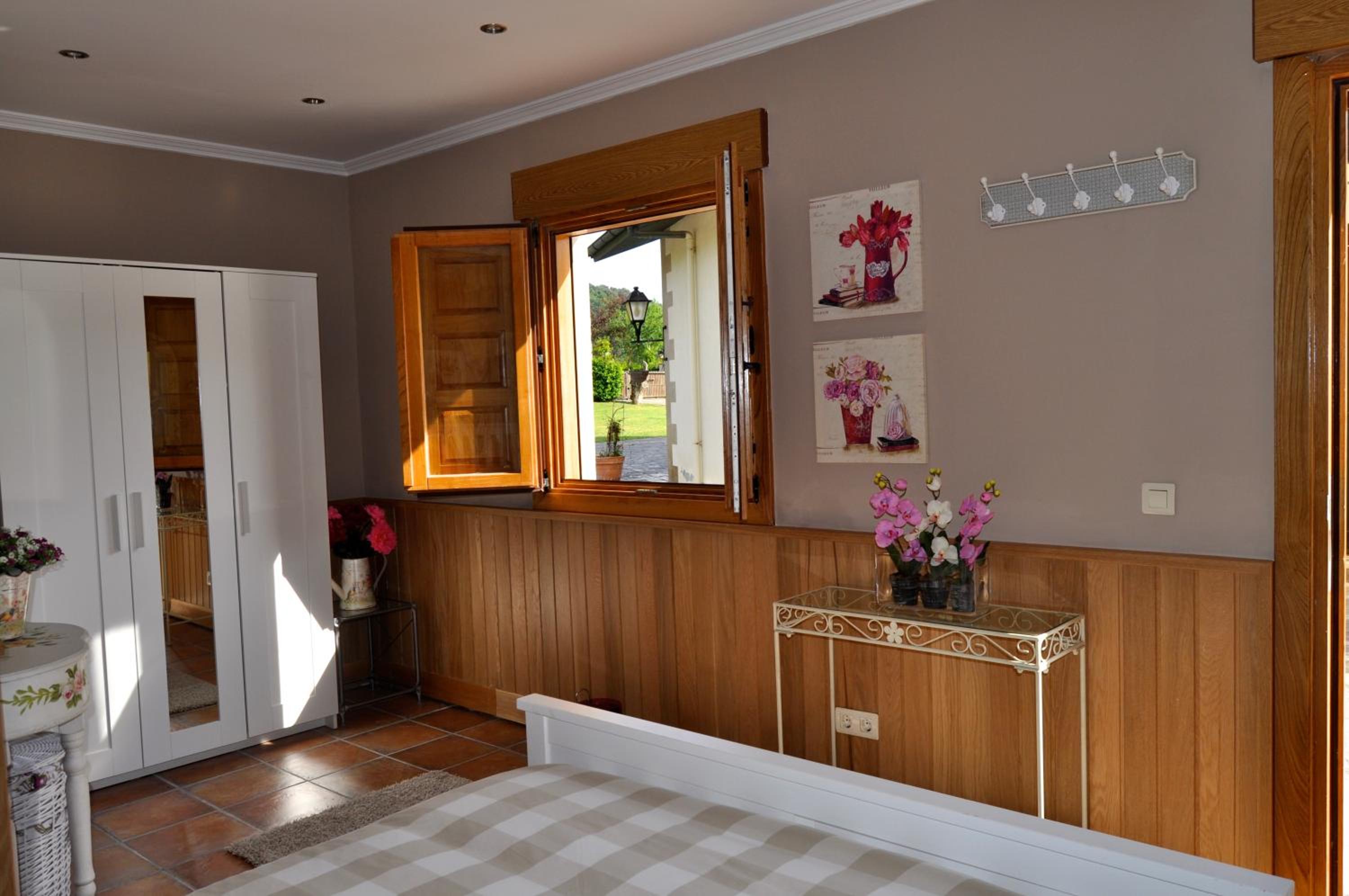Double Room with Private Bathroom - Photo 2