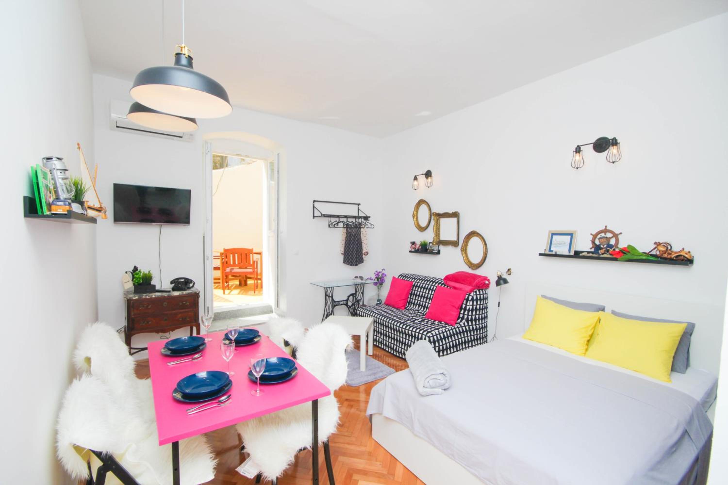 Studio Apartment
