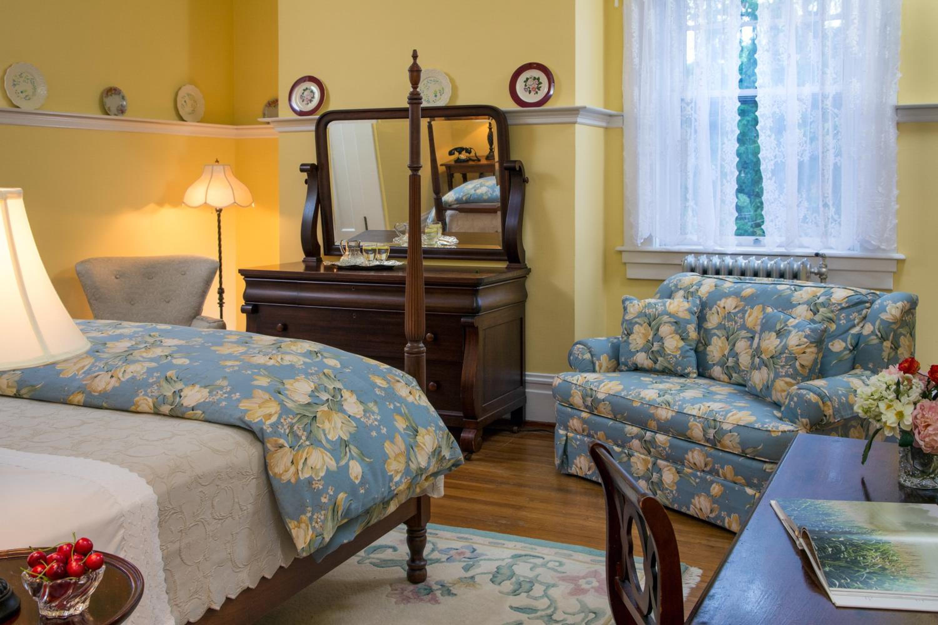 Standard King Room photo 1