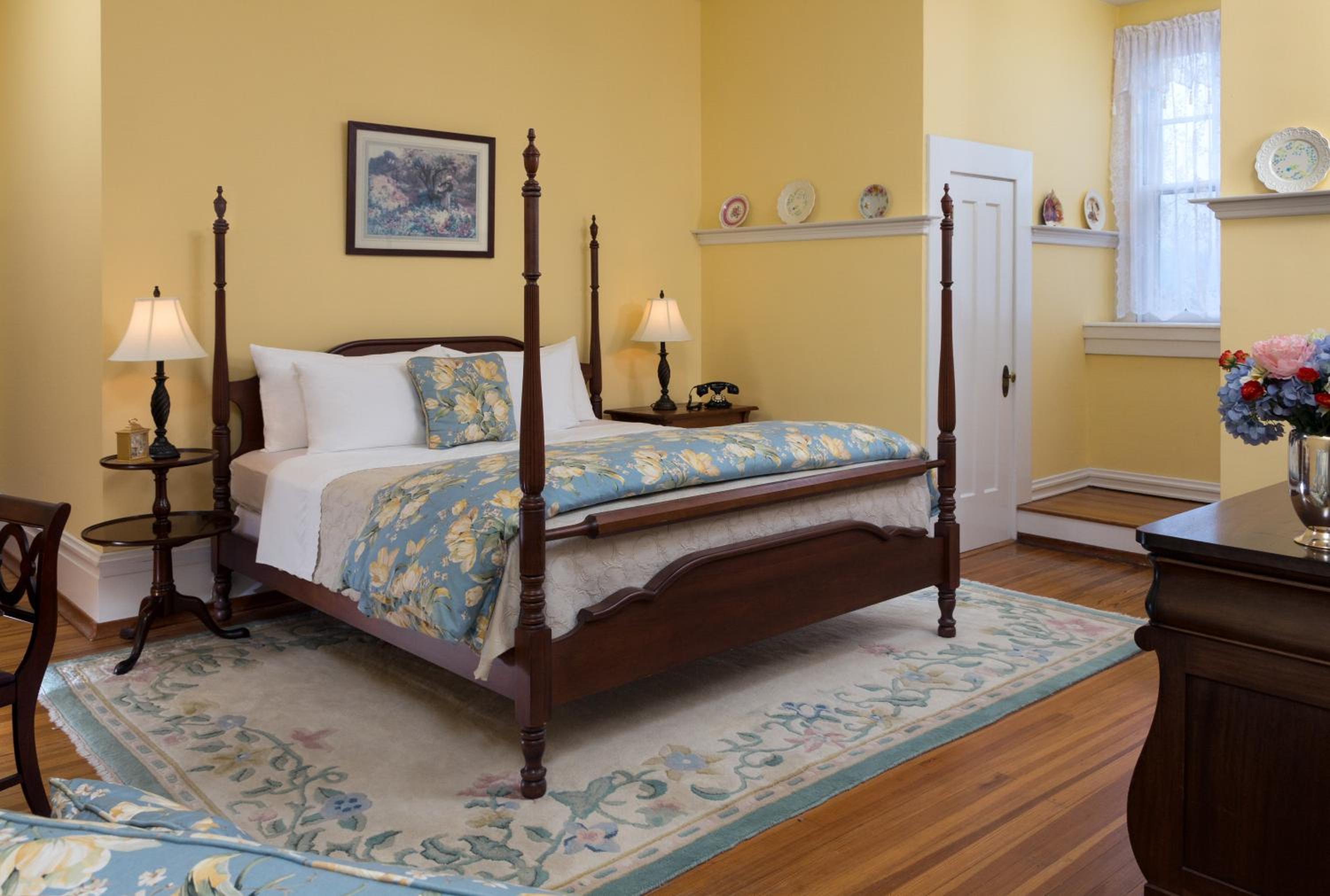 Standard King Room photo 2