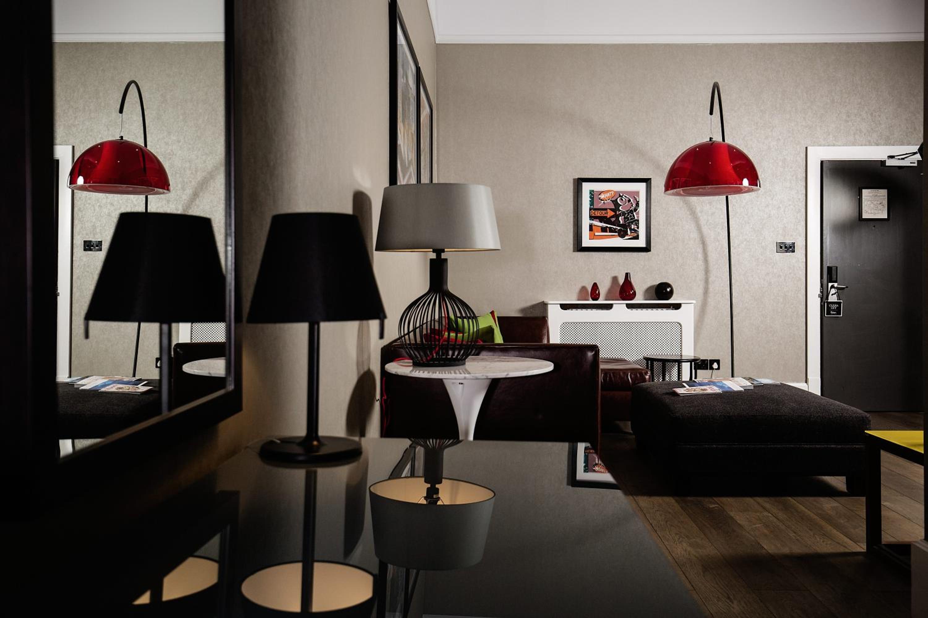 Signature Suite - Photo 2