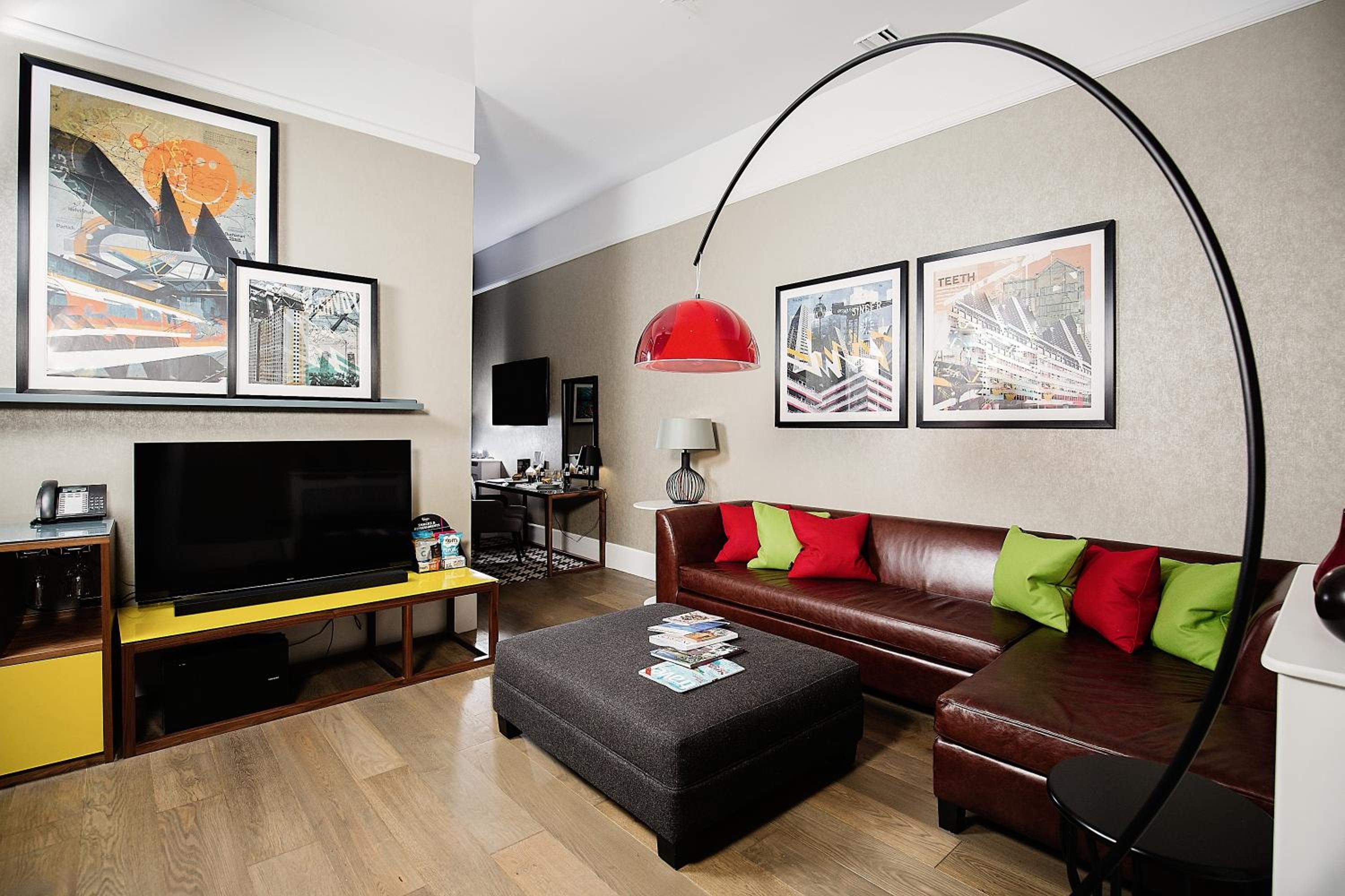 Signature Suite - Photo 3