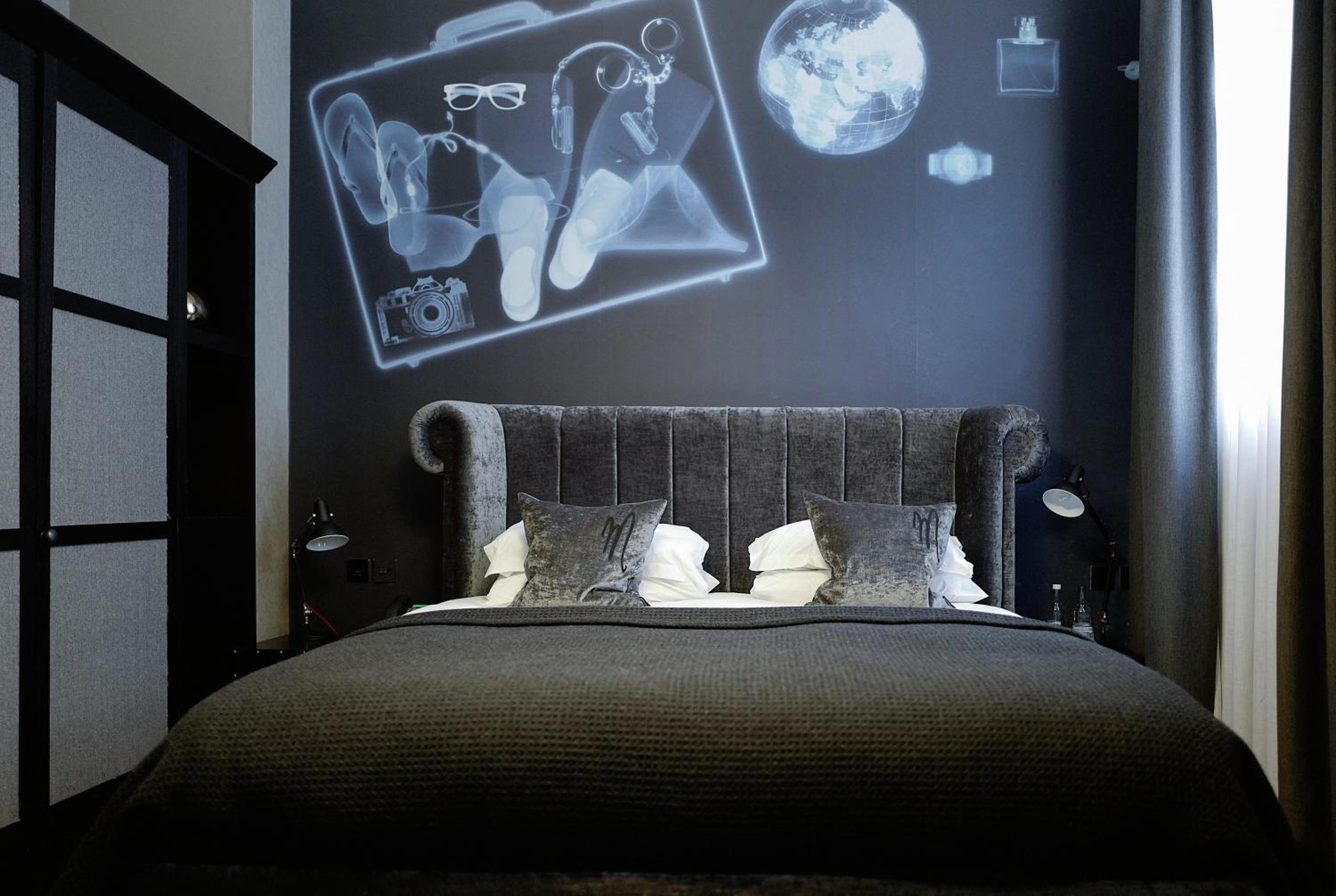 Signature Suite - Photo 5