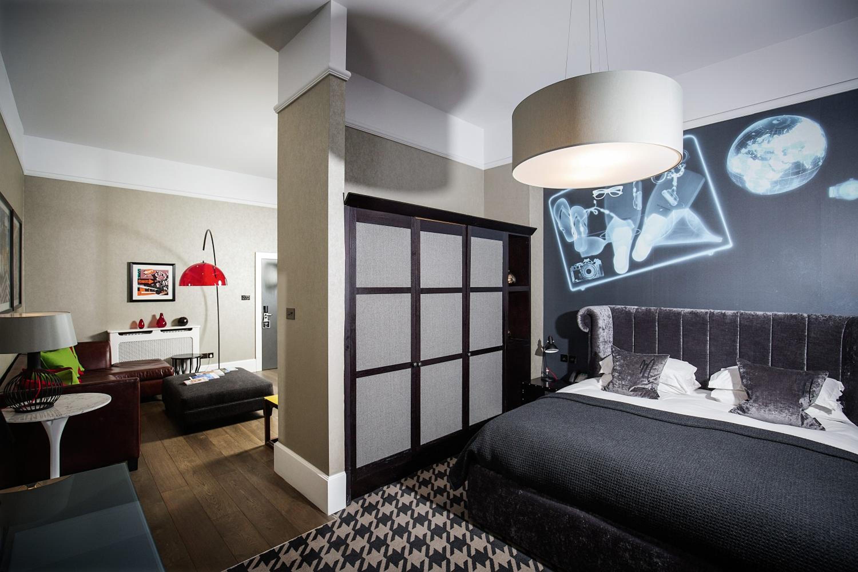 Signature Suite - Photo 1