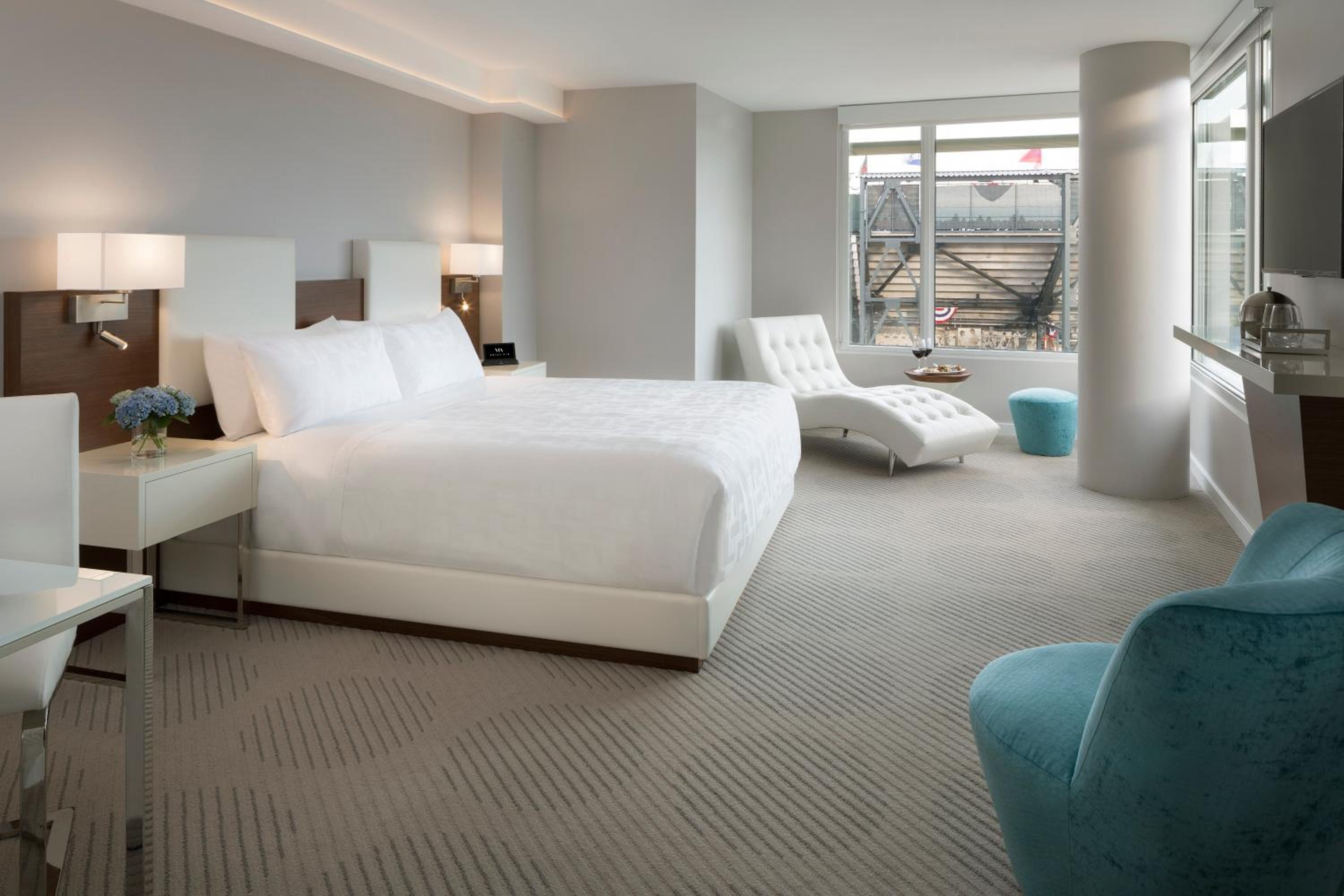 Deluxe King Suite