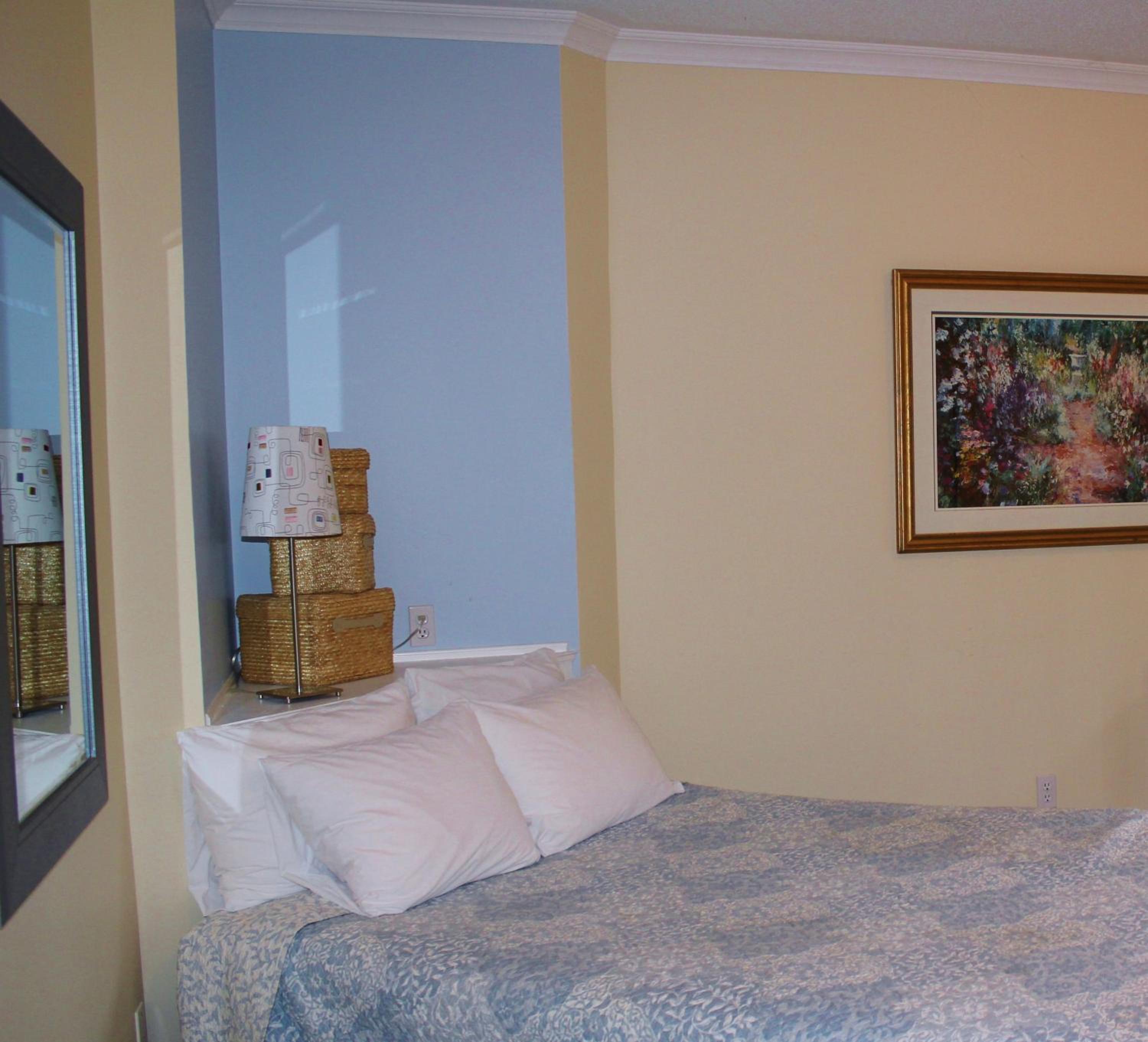 Queen Suite with Spa Bath photo 3