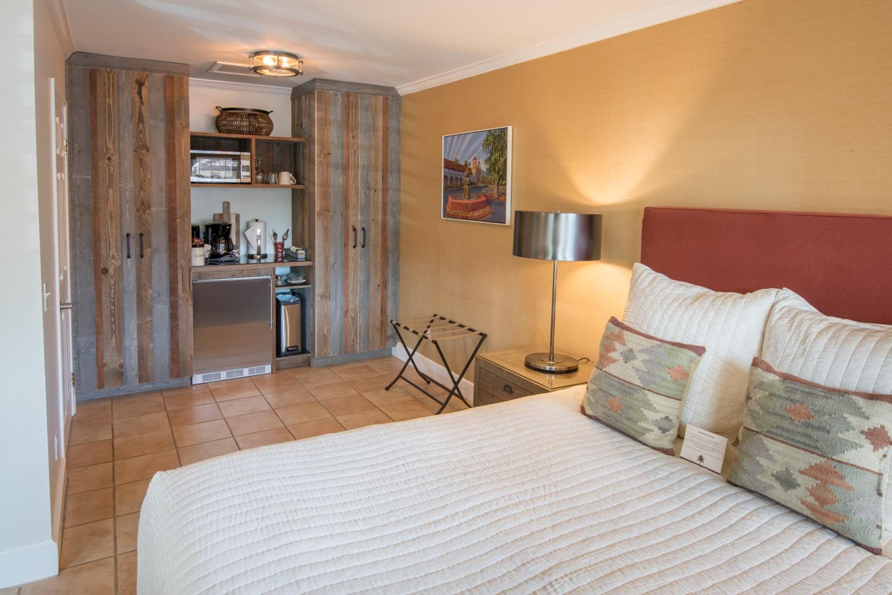 Deluxe Queen Room - Six - Photo 6