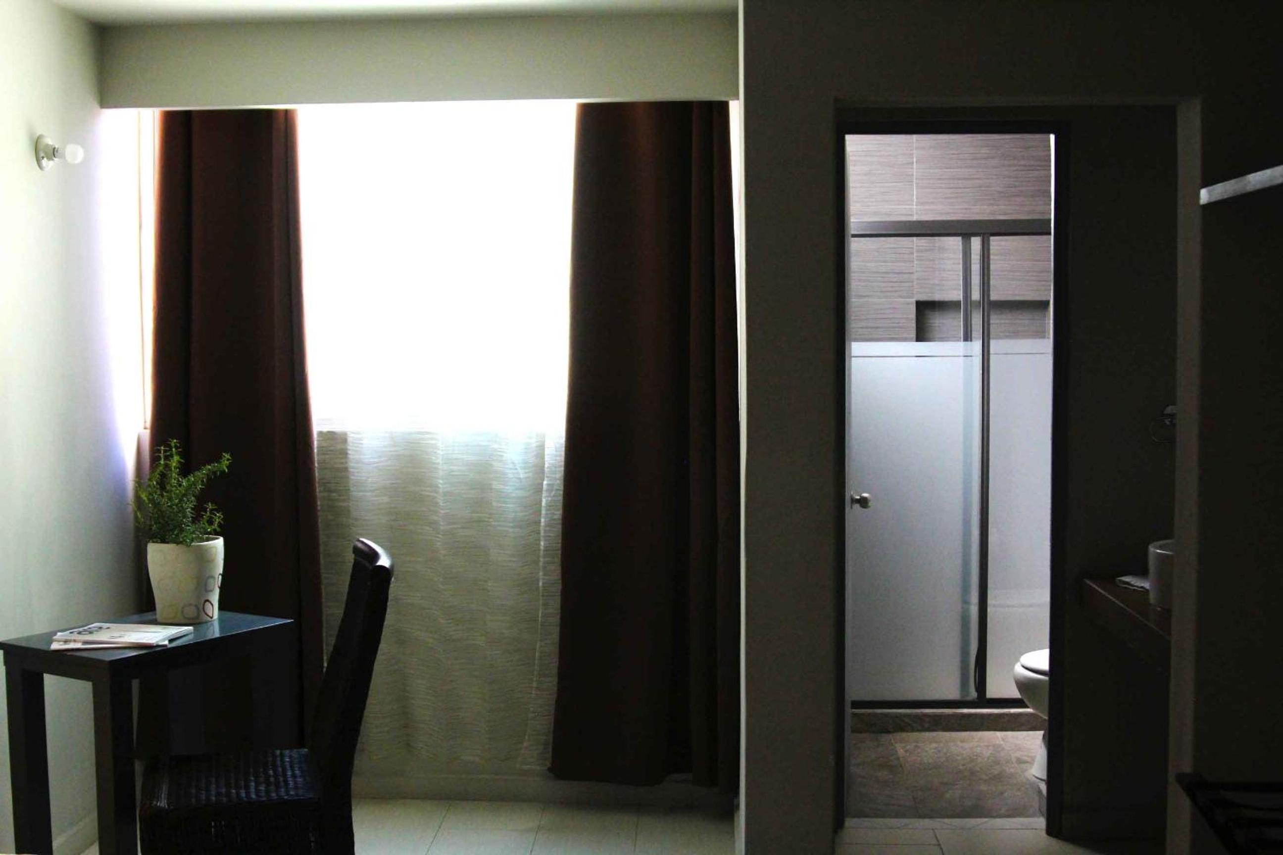 Standard King Room photo 2