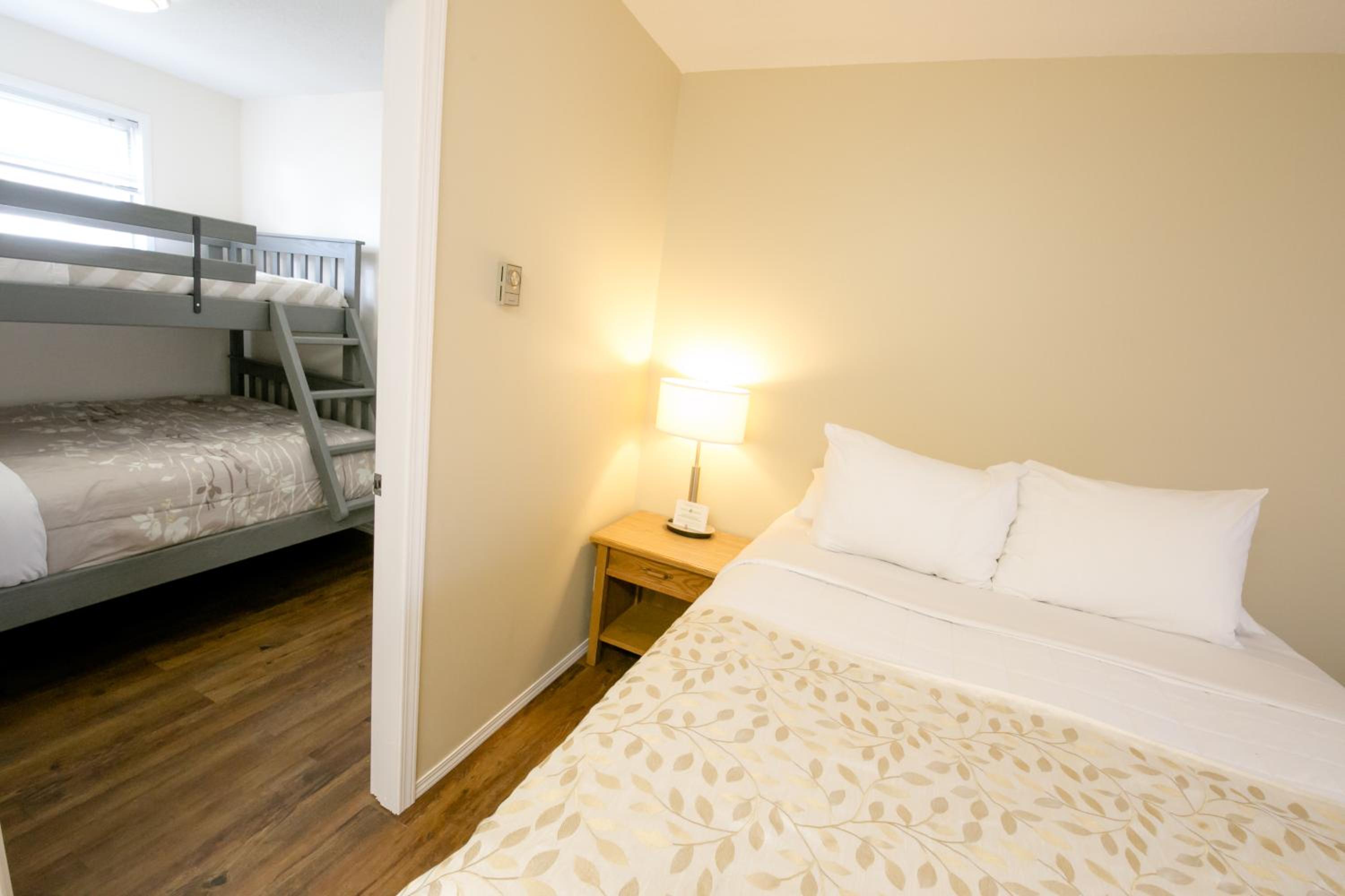 Deluxe Family Room - Main Floor - Not Pet Friendly photo 2