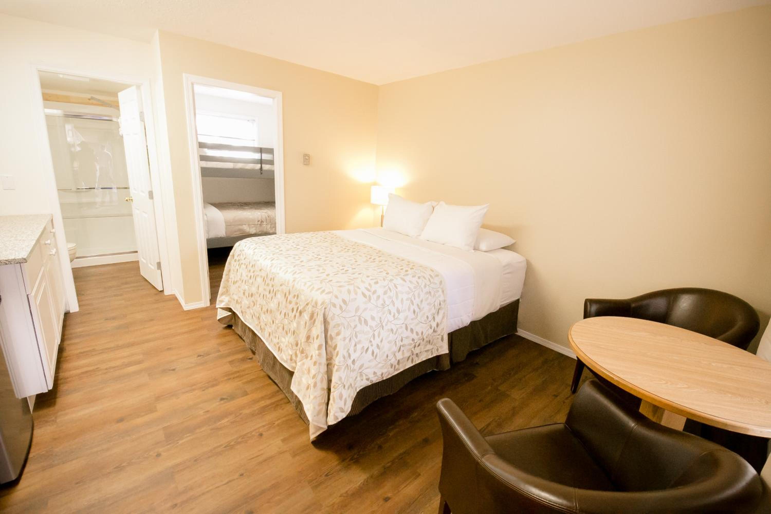 Deluxe Family Room - Main Floor - Not Pet Friendly photo 1