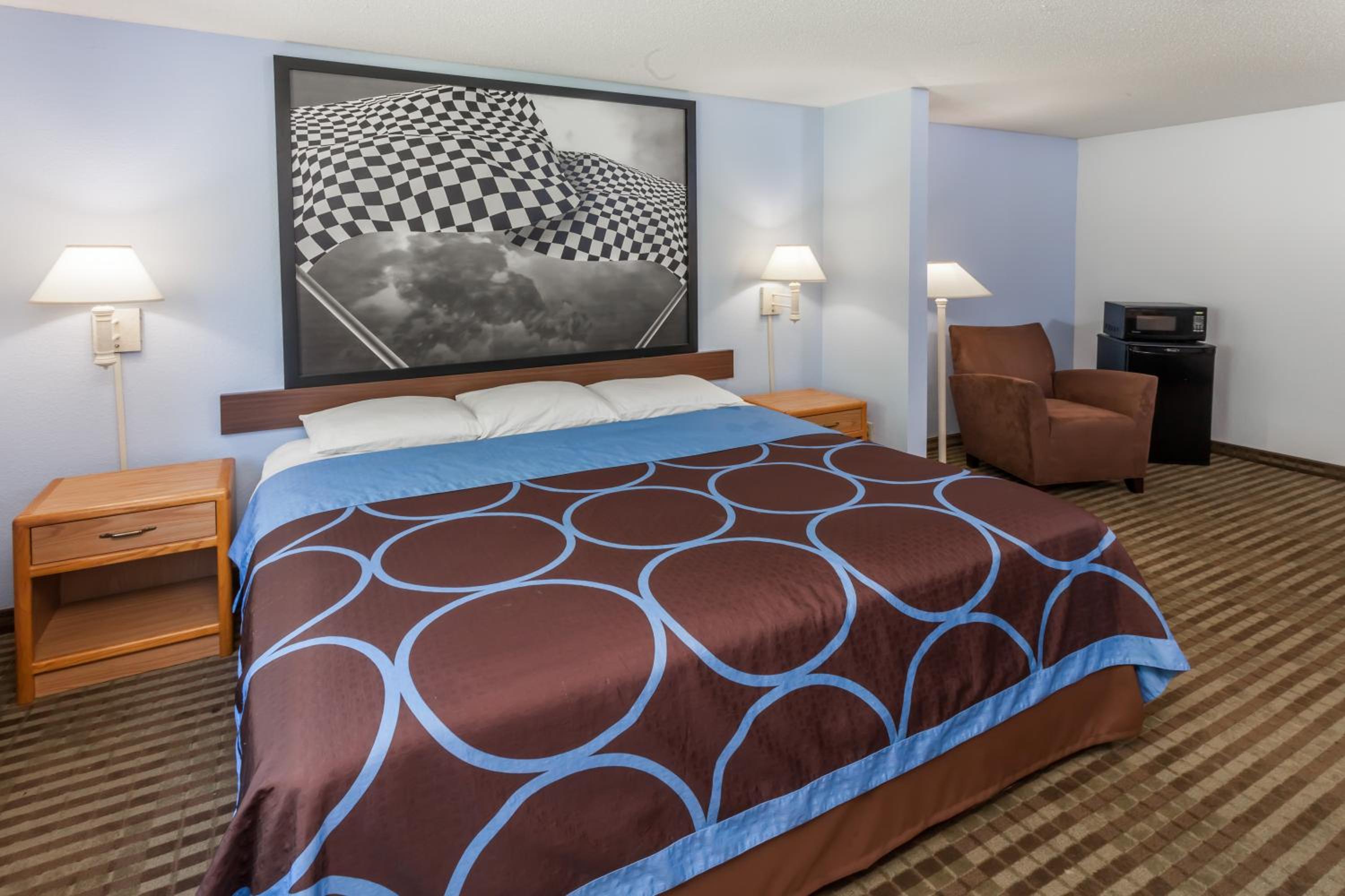 King Room - Non-Smoking - Photo 2