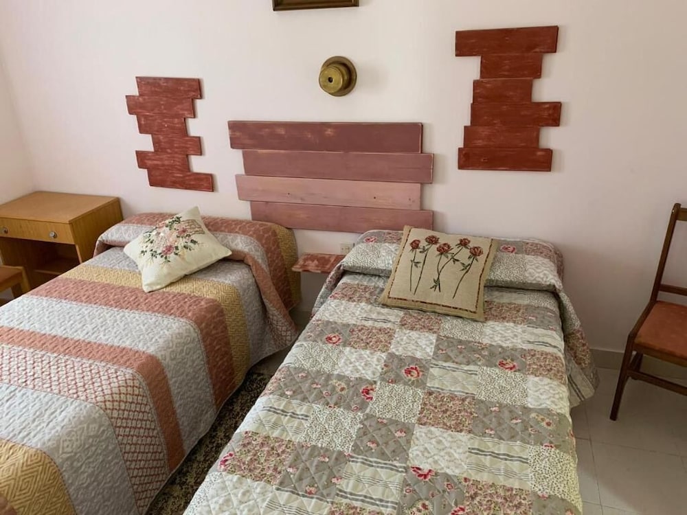 Basic Twin Room photo 2