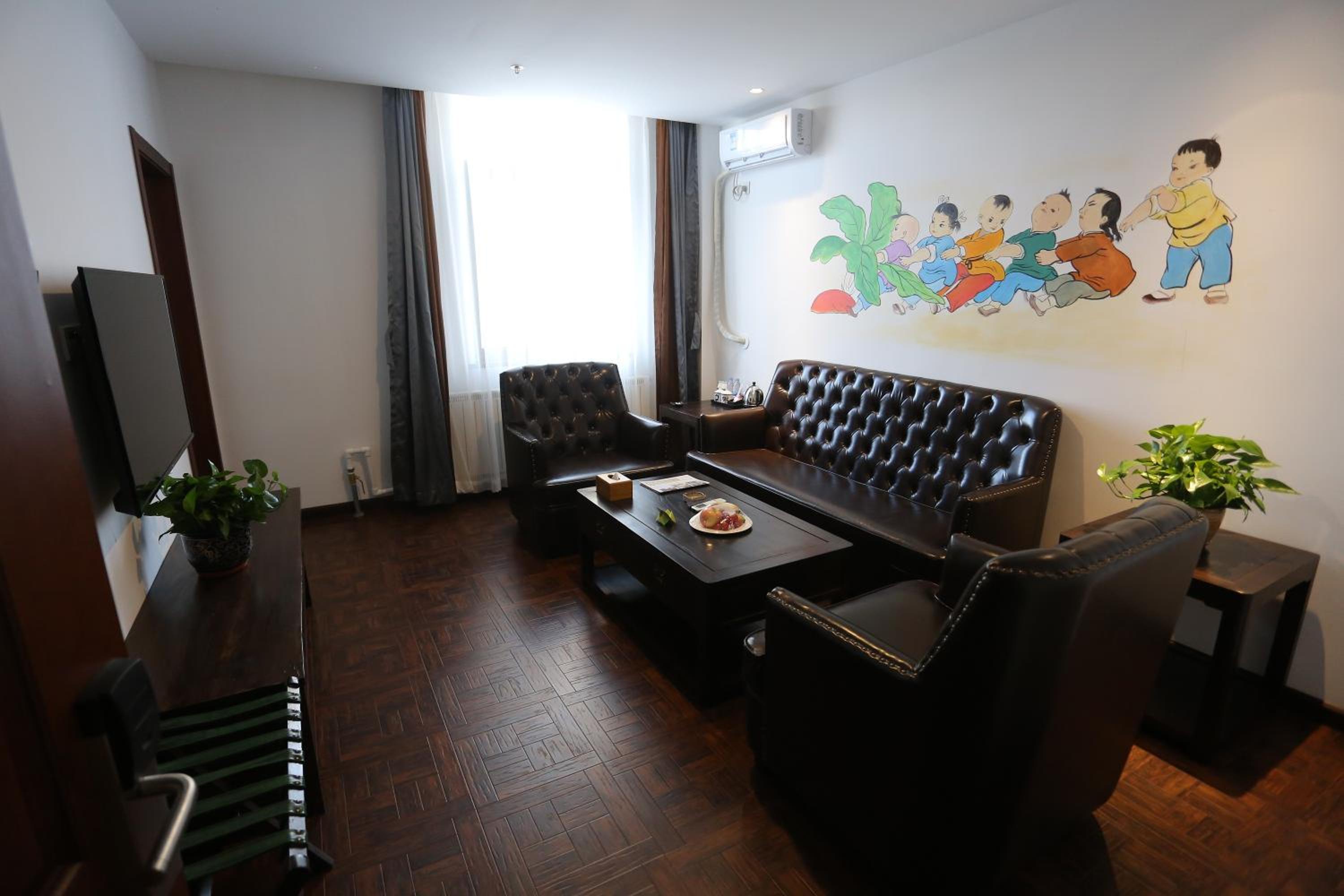 One-Bedroom Suite photo 2