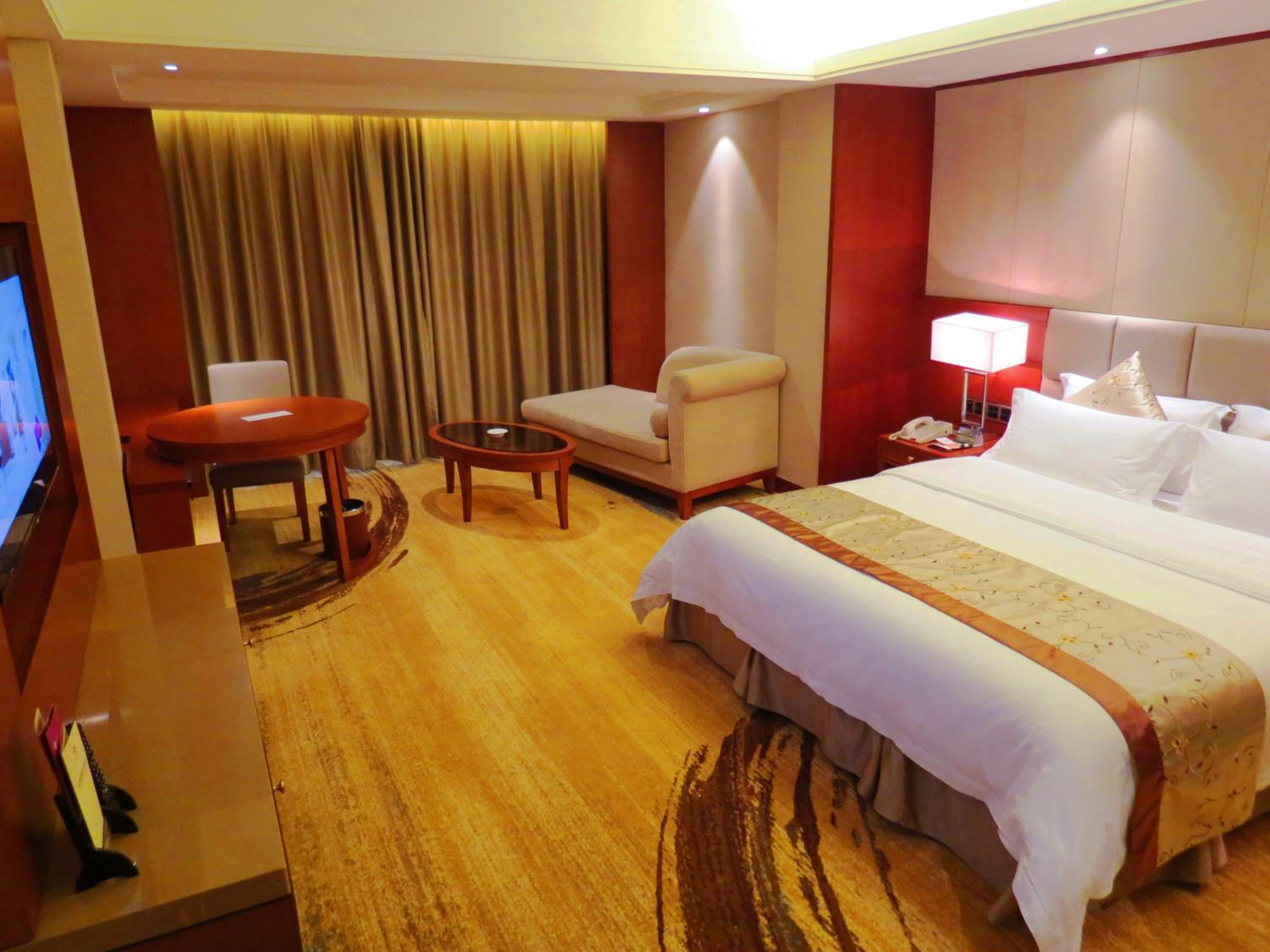 Deluxe Queen Room