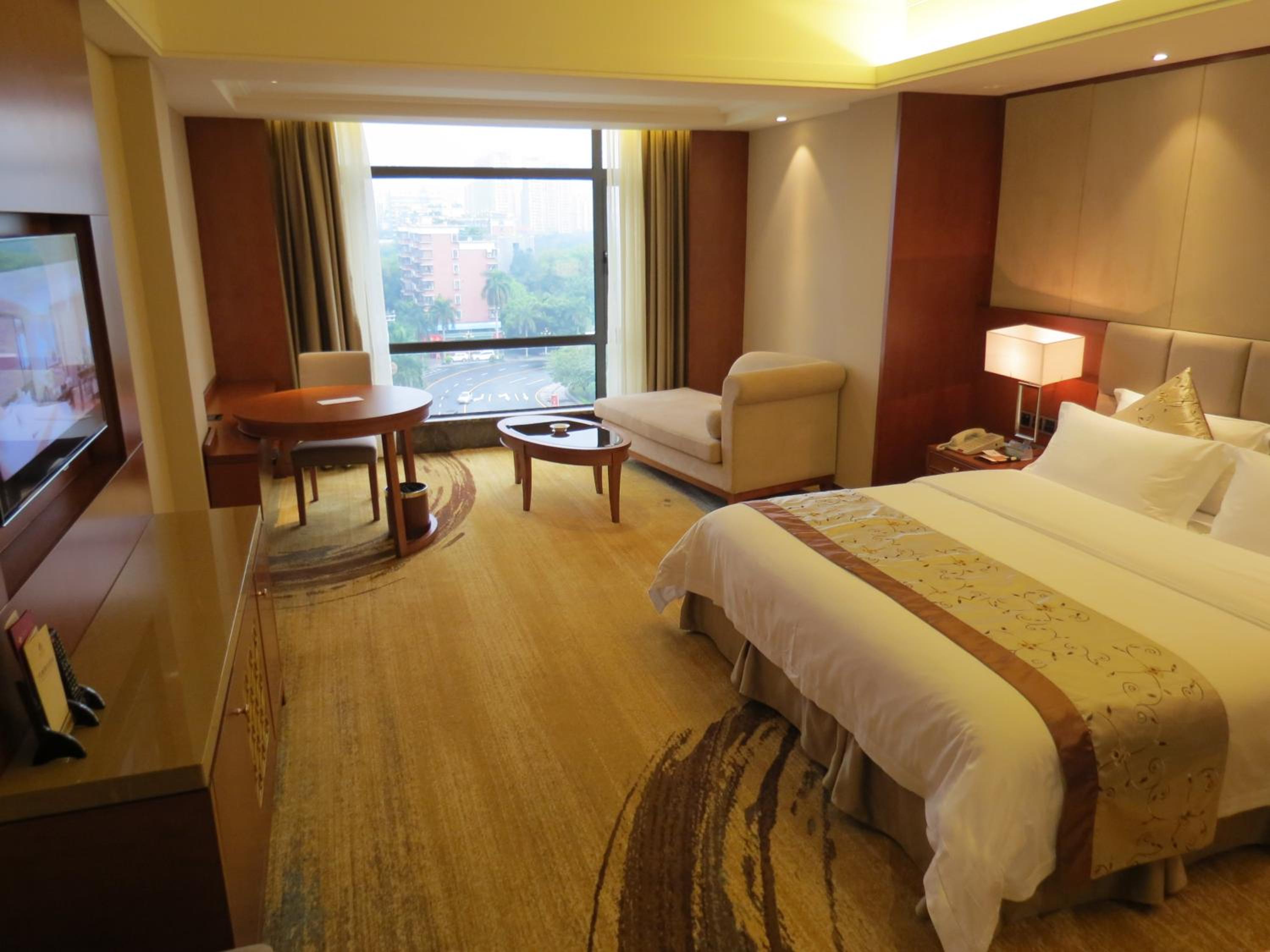 Deluxe Queen Room photo 2