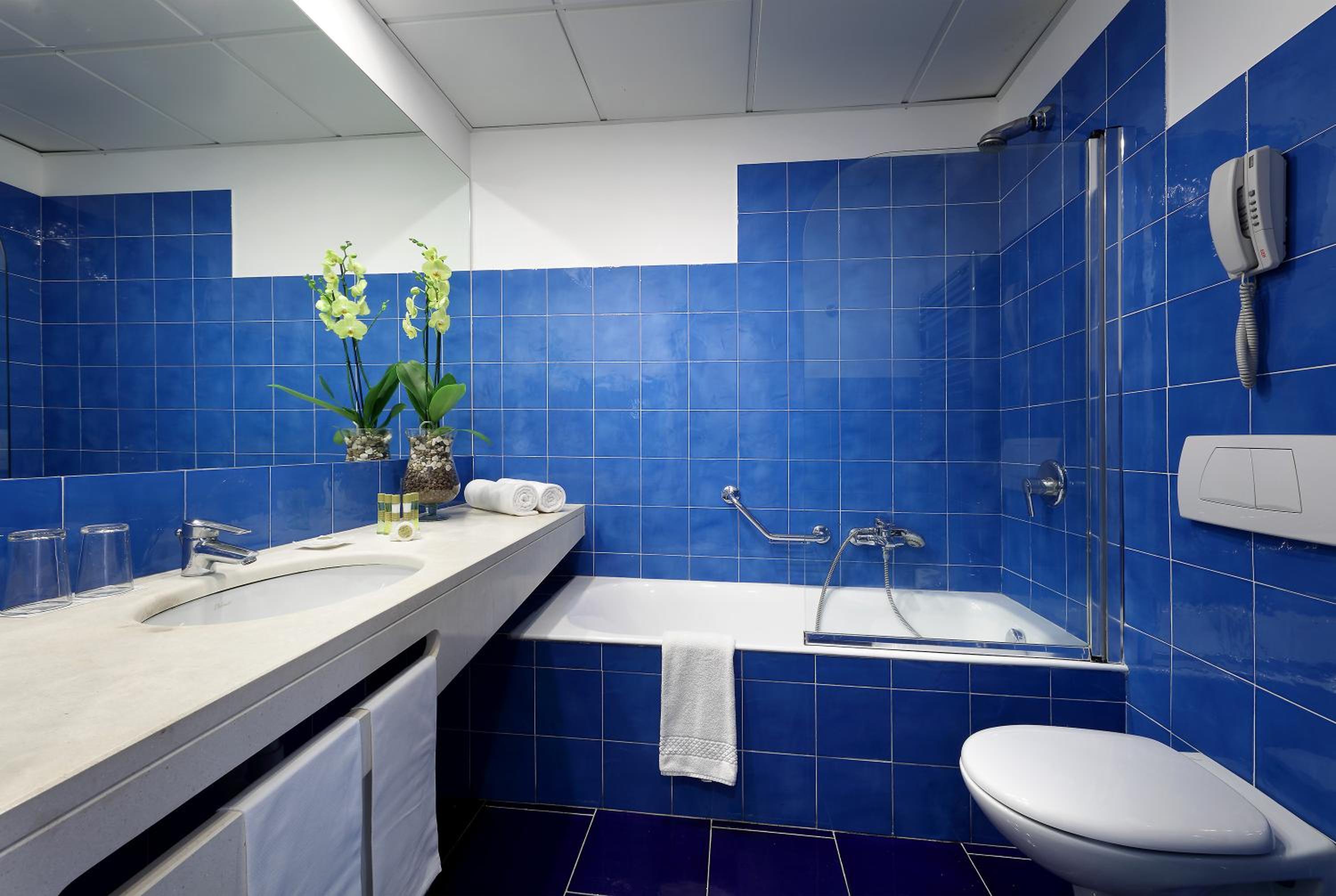 Double or Twin Room Superior with Balcony and Premium Sea View - Photo 4