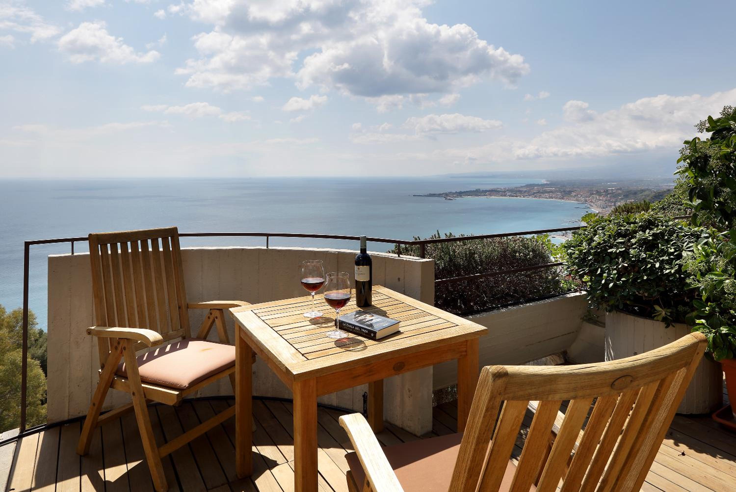 Junior Suite with Terrace and Premium Sea View - Photo 4