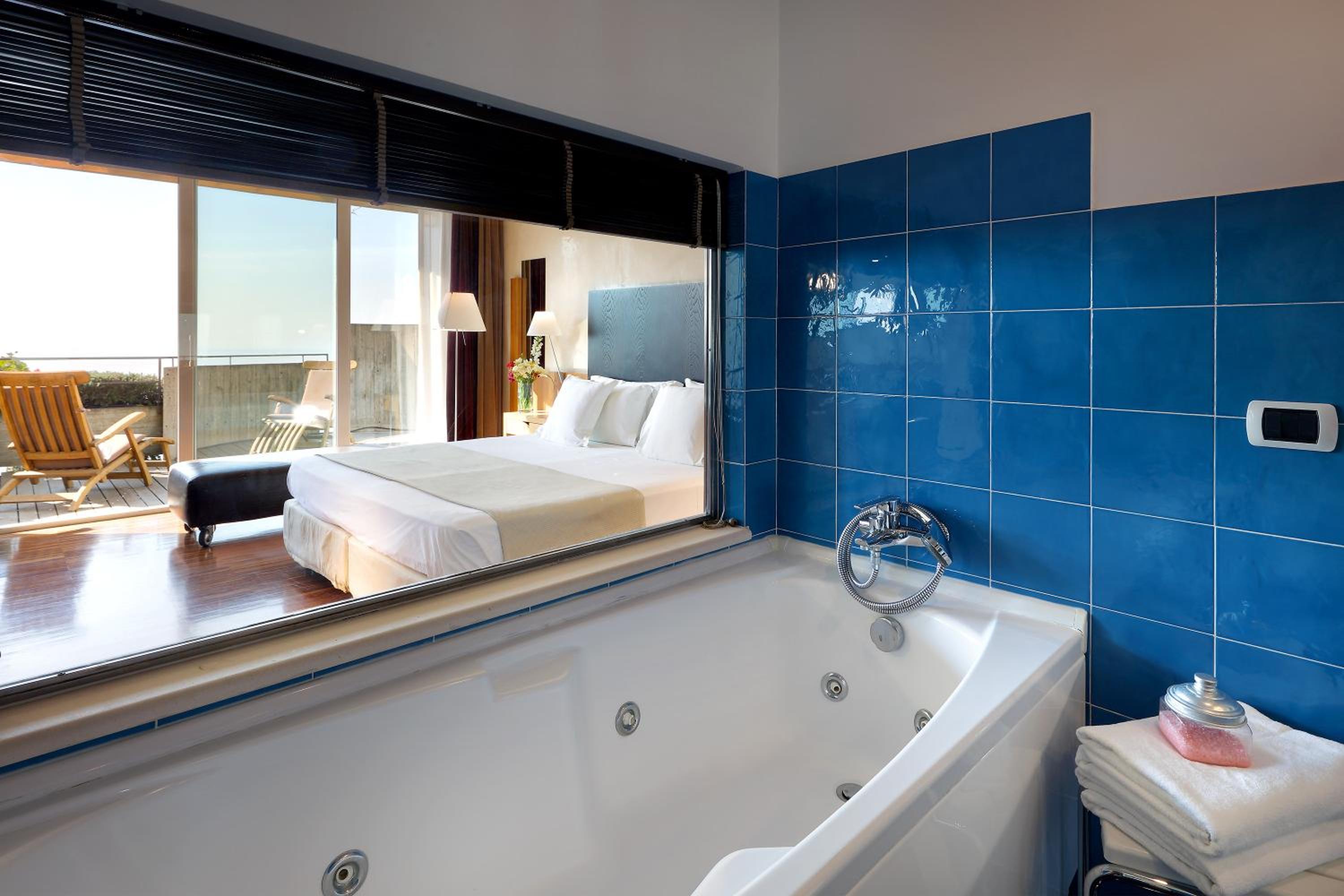Junior Suite with Terrace and Premium Sea View - Photo 7