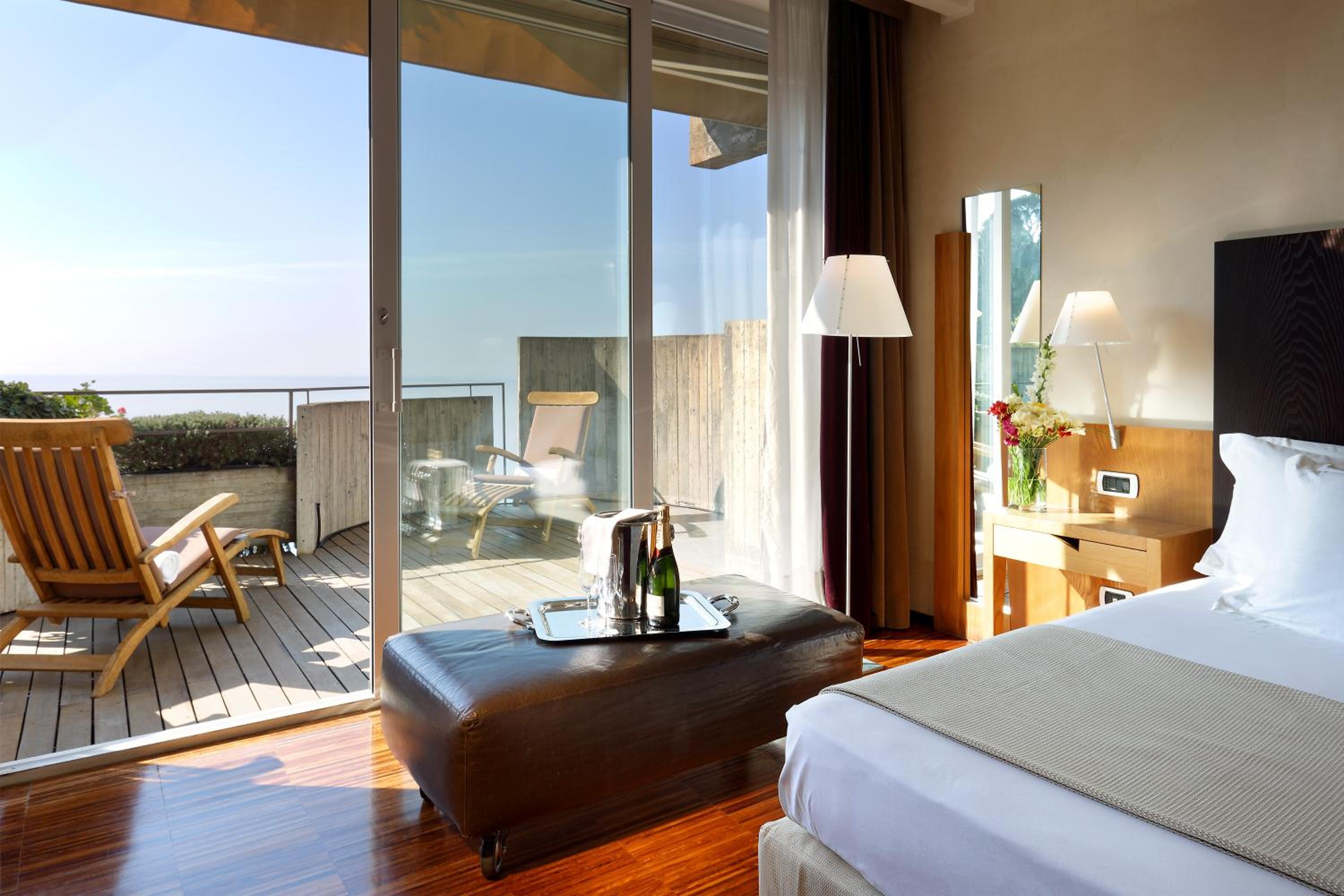 Junior Suite with Terrace and Premium Sea View - Photo 2