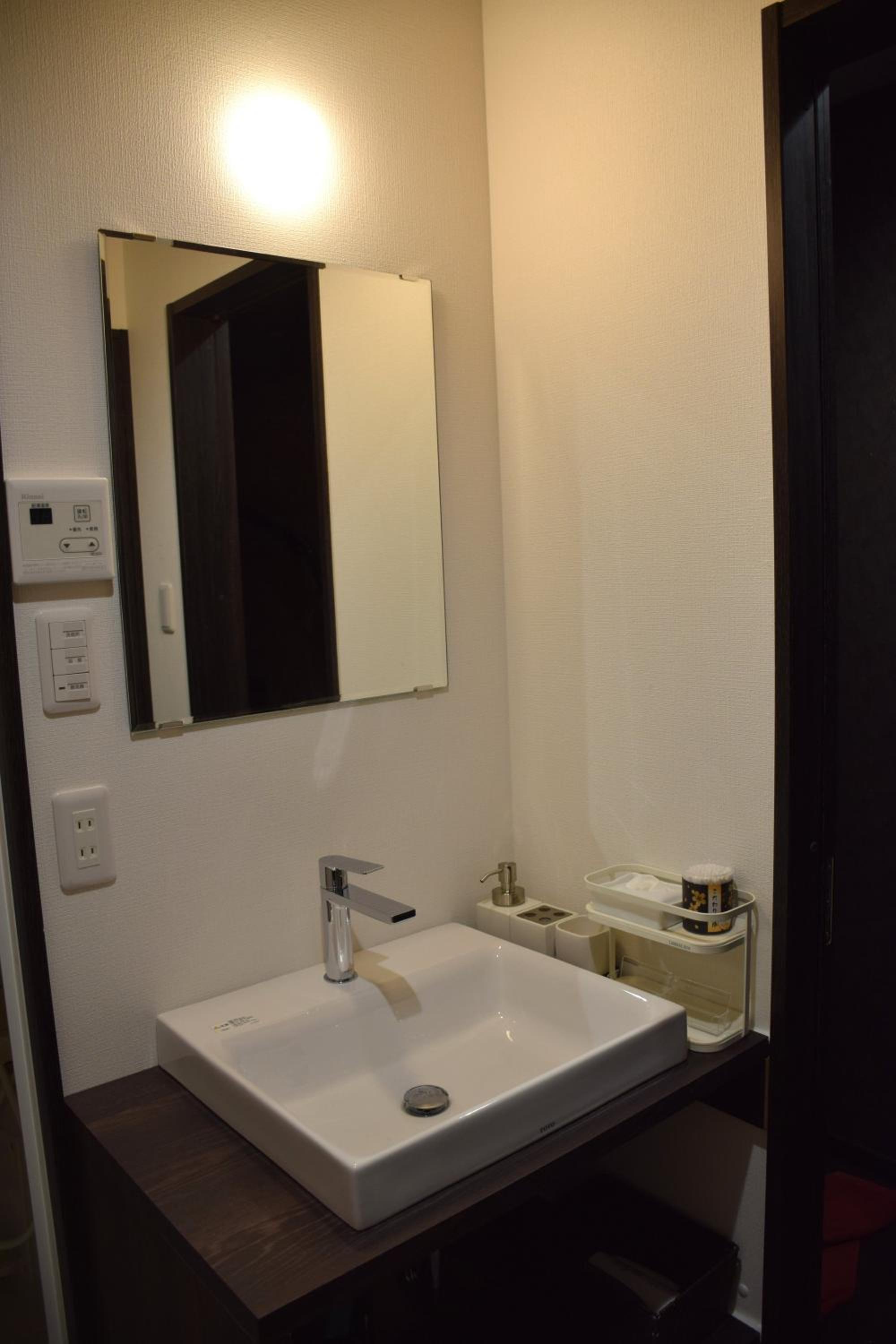 Japanese-Style Townhouse - Photo 4
