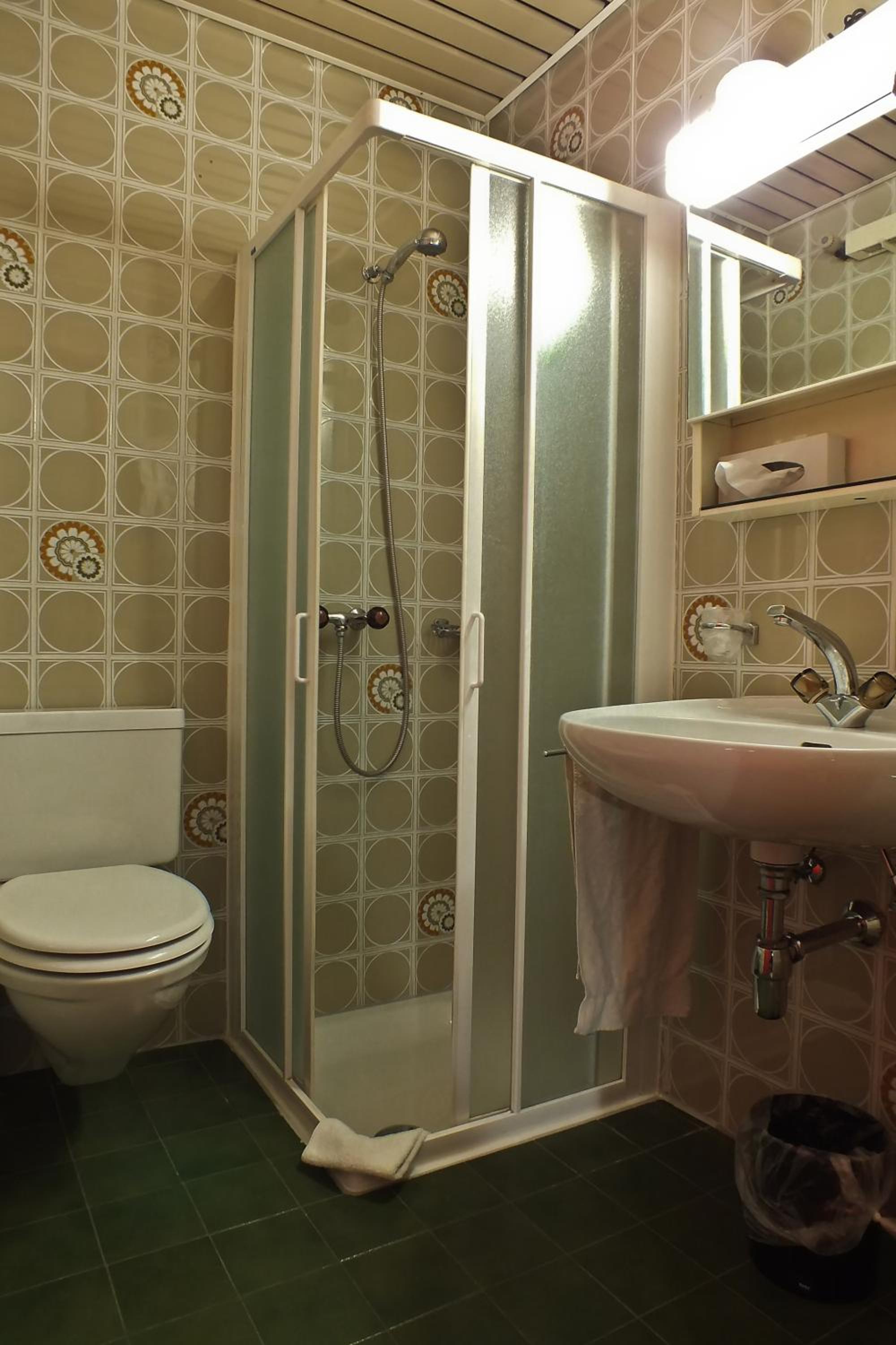 Small Single Room photo 3