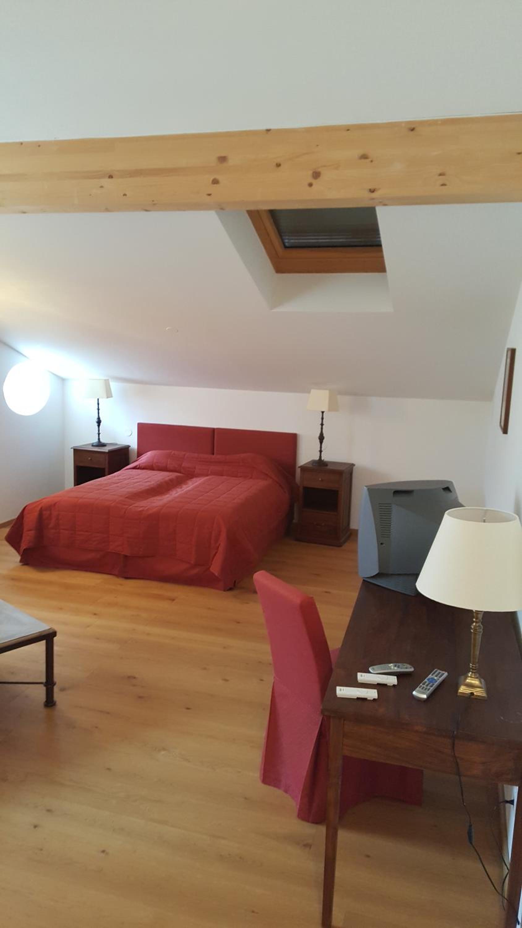 Deluxe Double Room with Bath - Photo 12