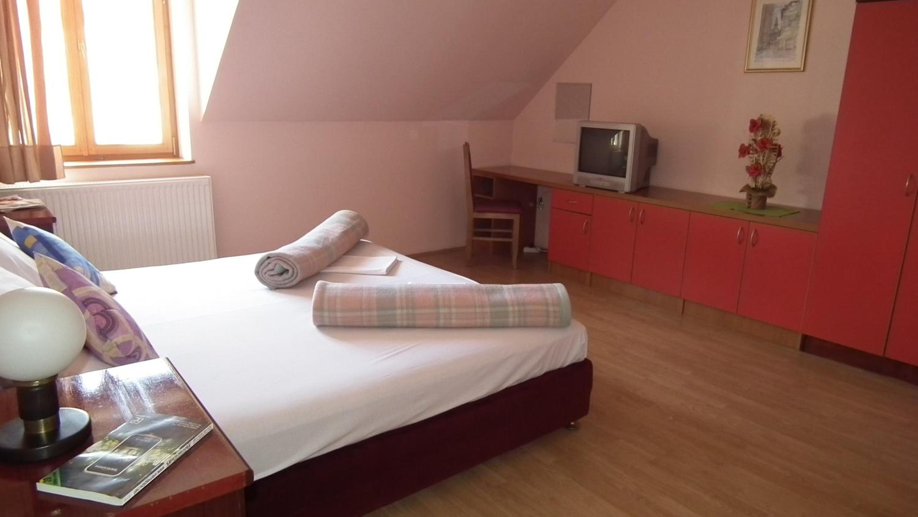 Double Room - Photo 2