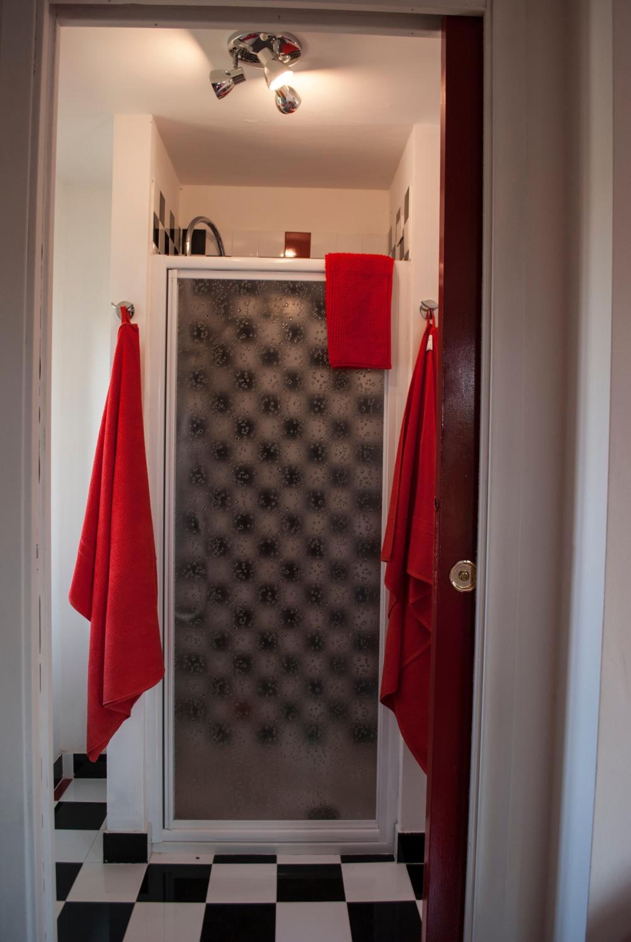 Double Room with Balcony - Photo 3