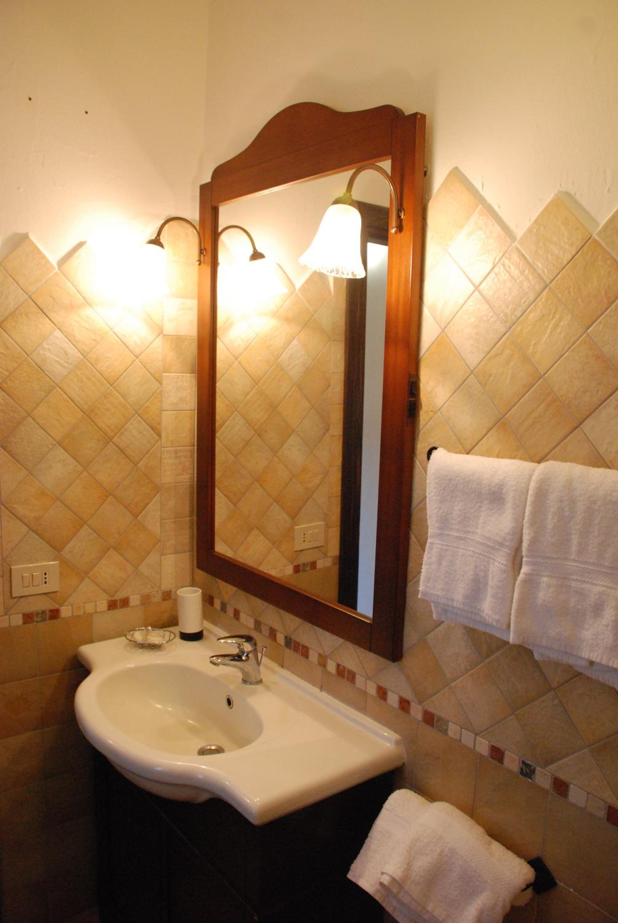 Standard Double Room - Photo 10