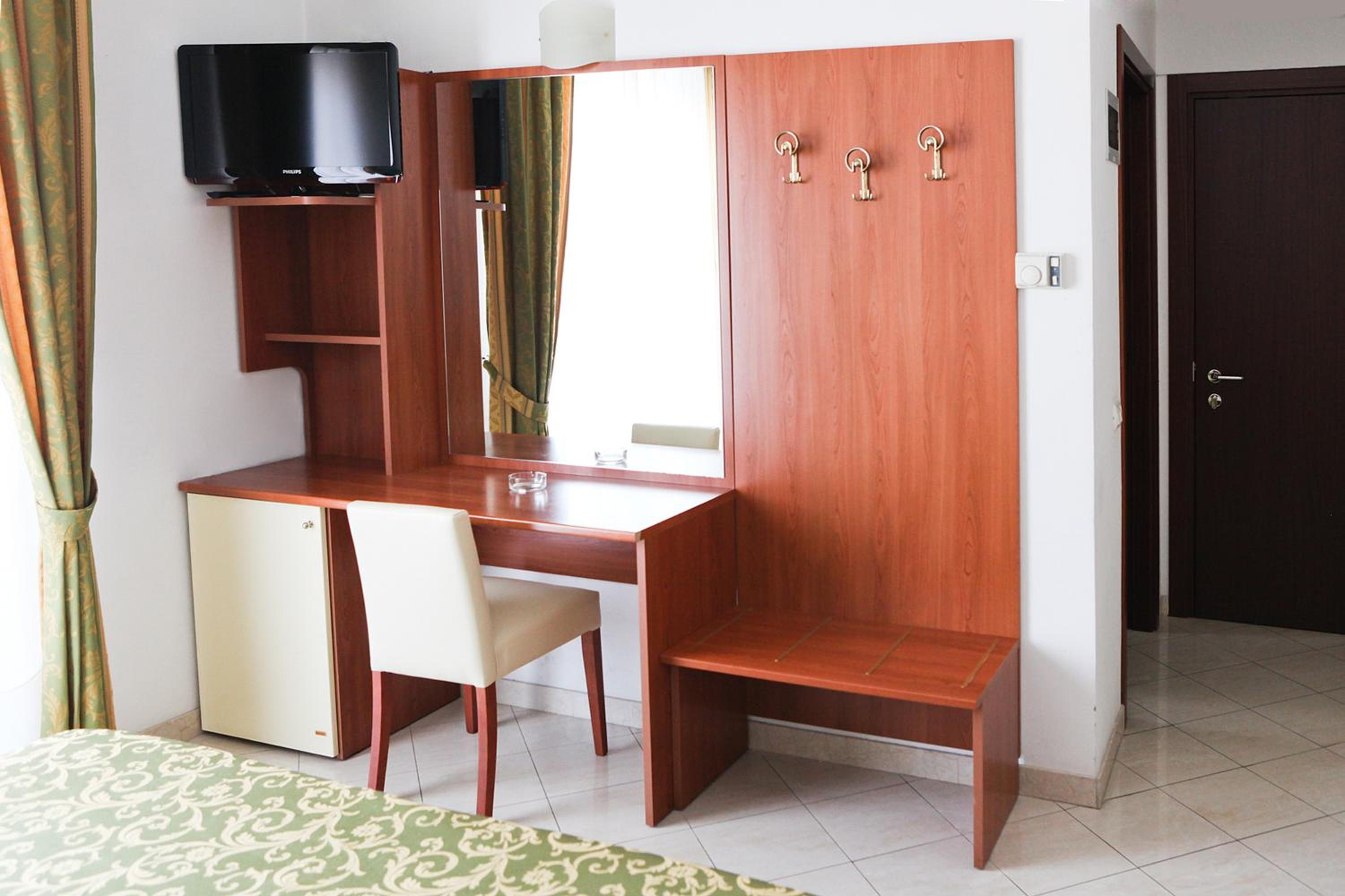Double Room - Photo 11