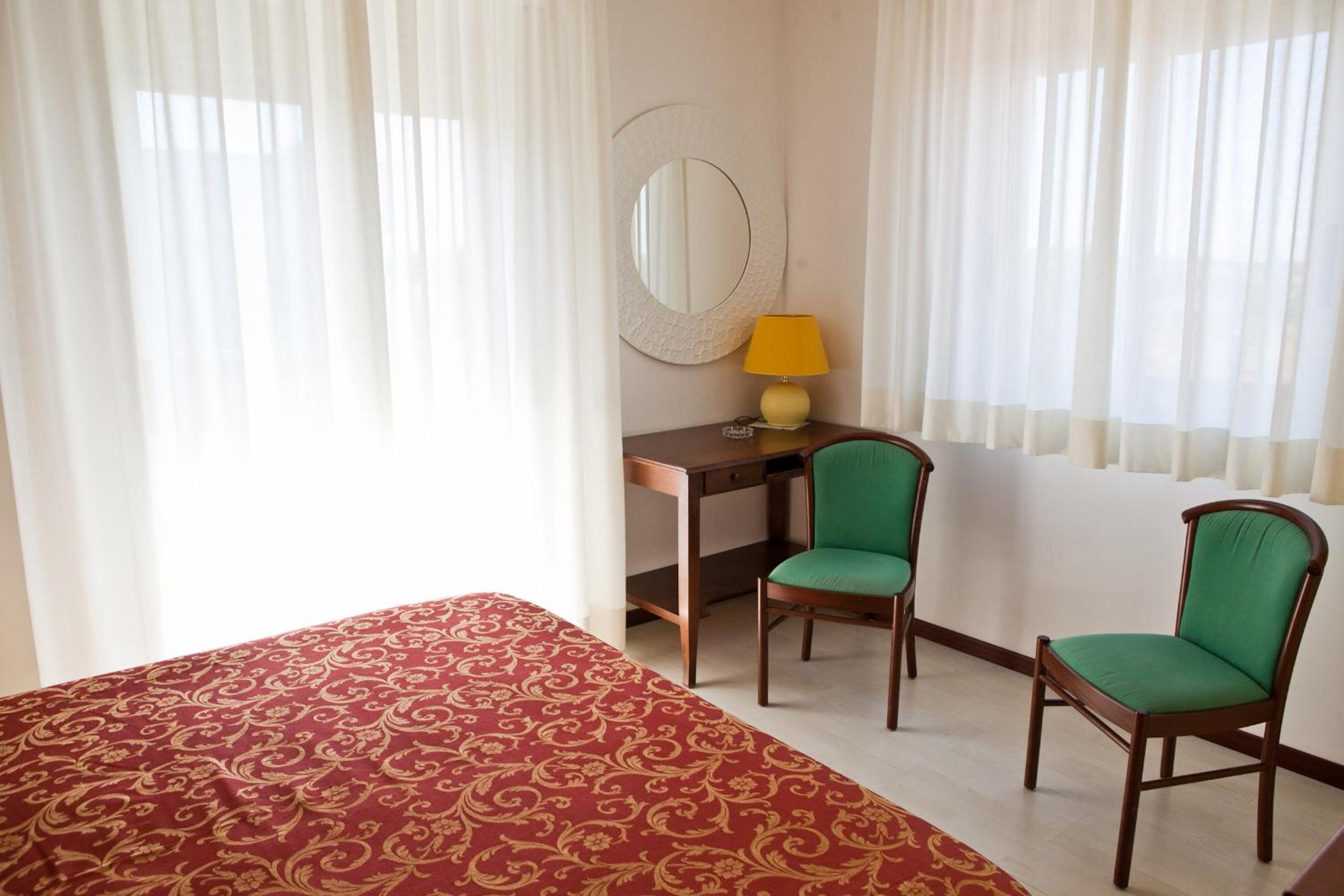 Double Room - Photo 10