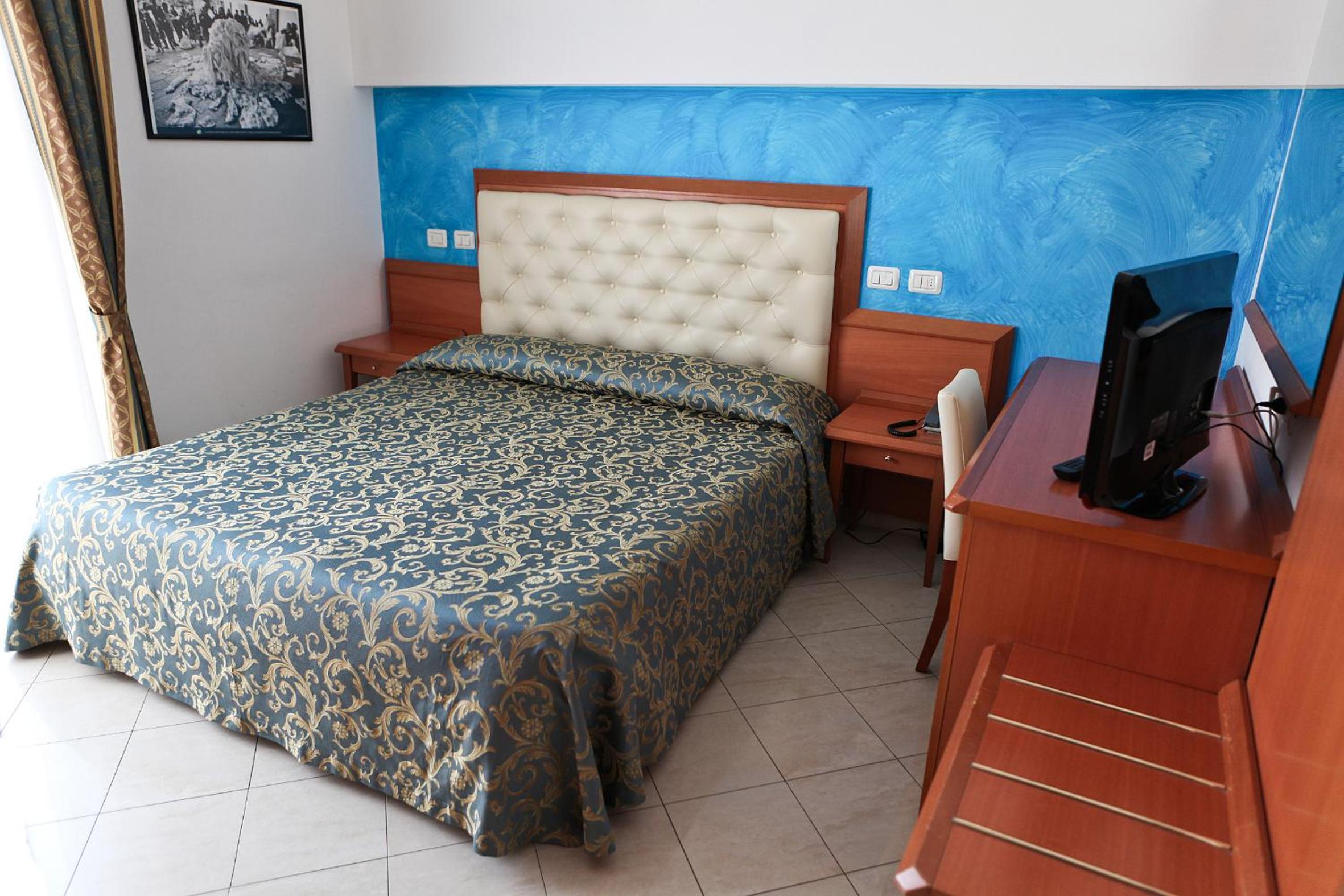 Double Room - Photo 9