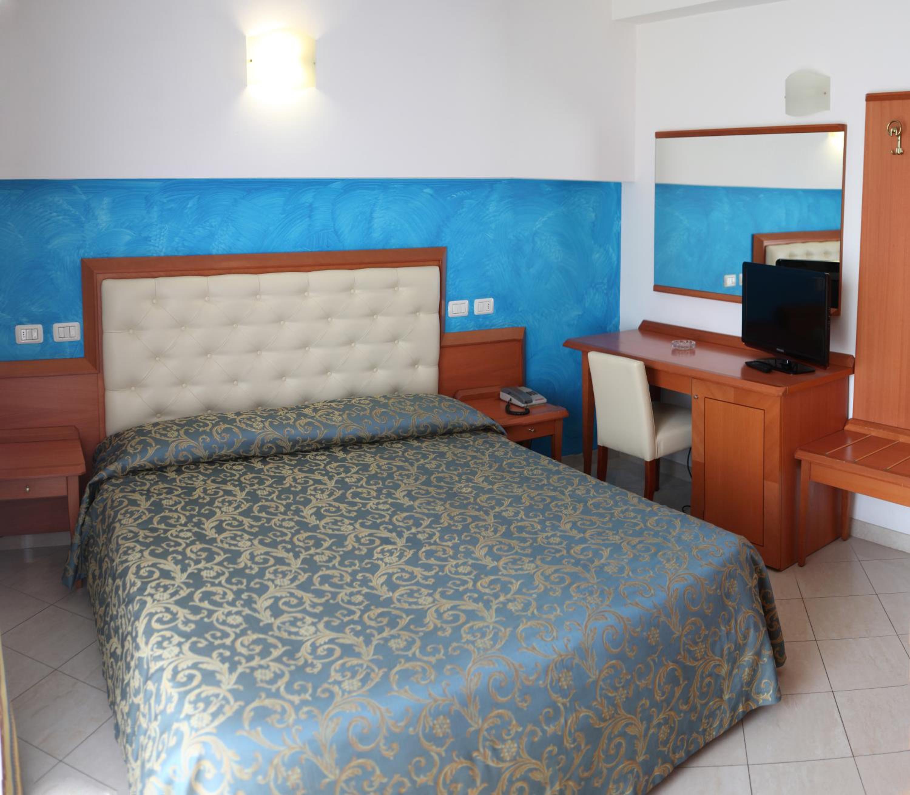 Double Room - Photo 5