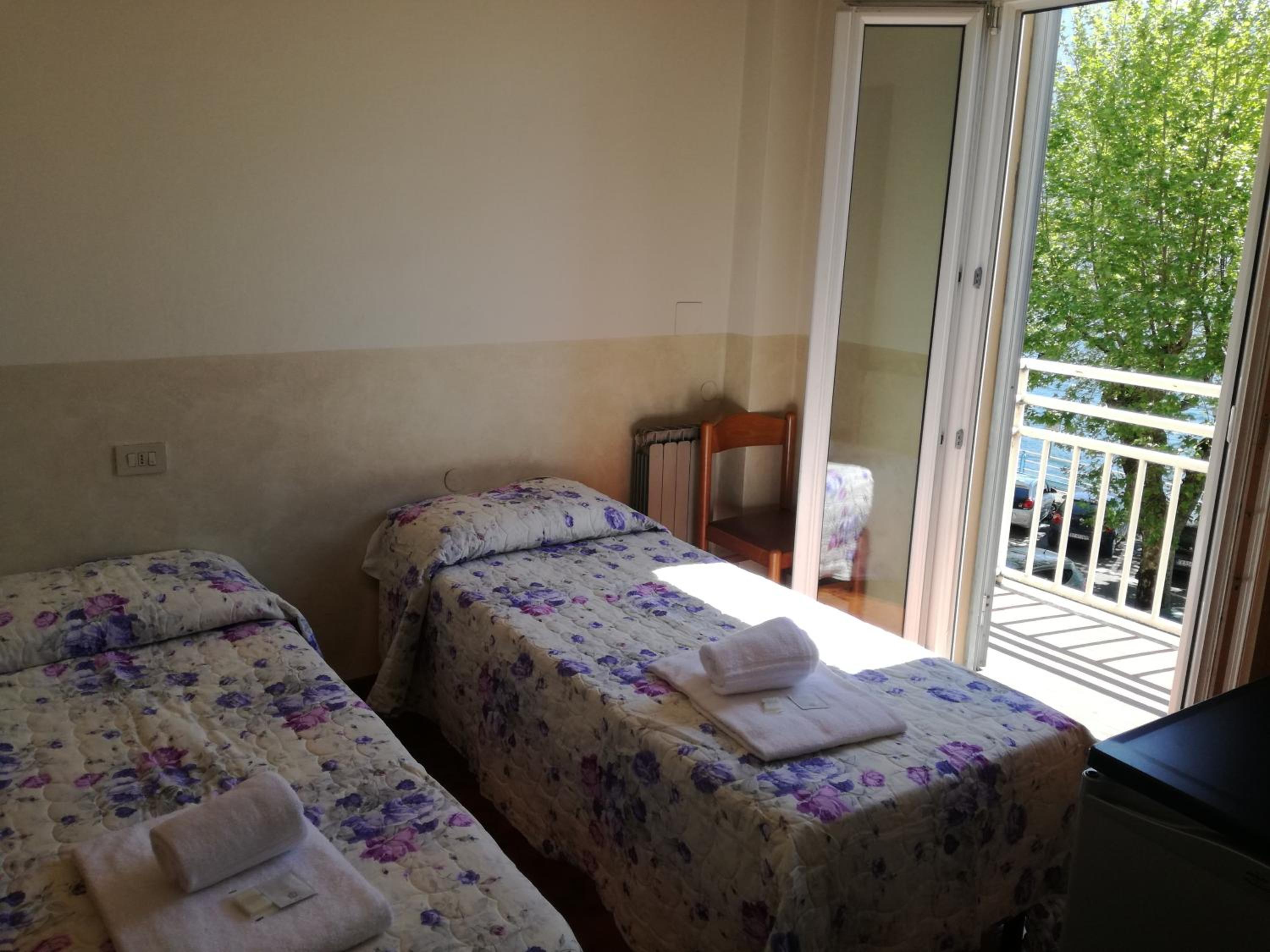 Double Room with Lake View - Photo 3
