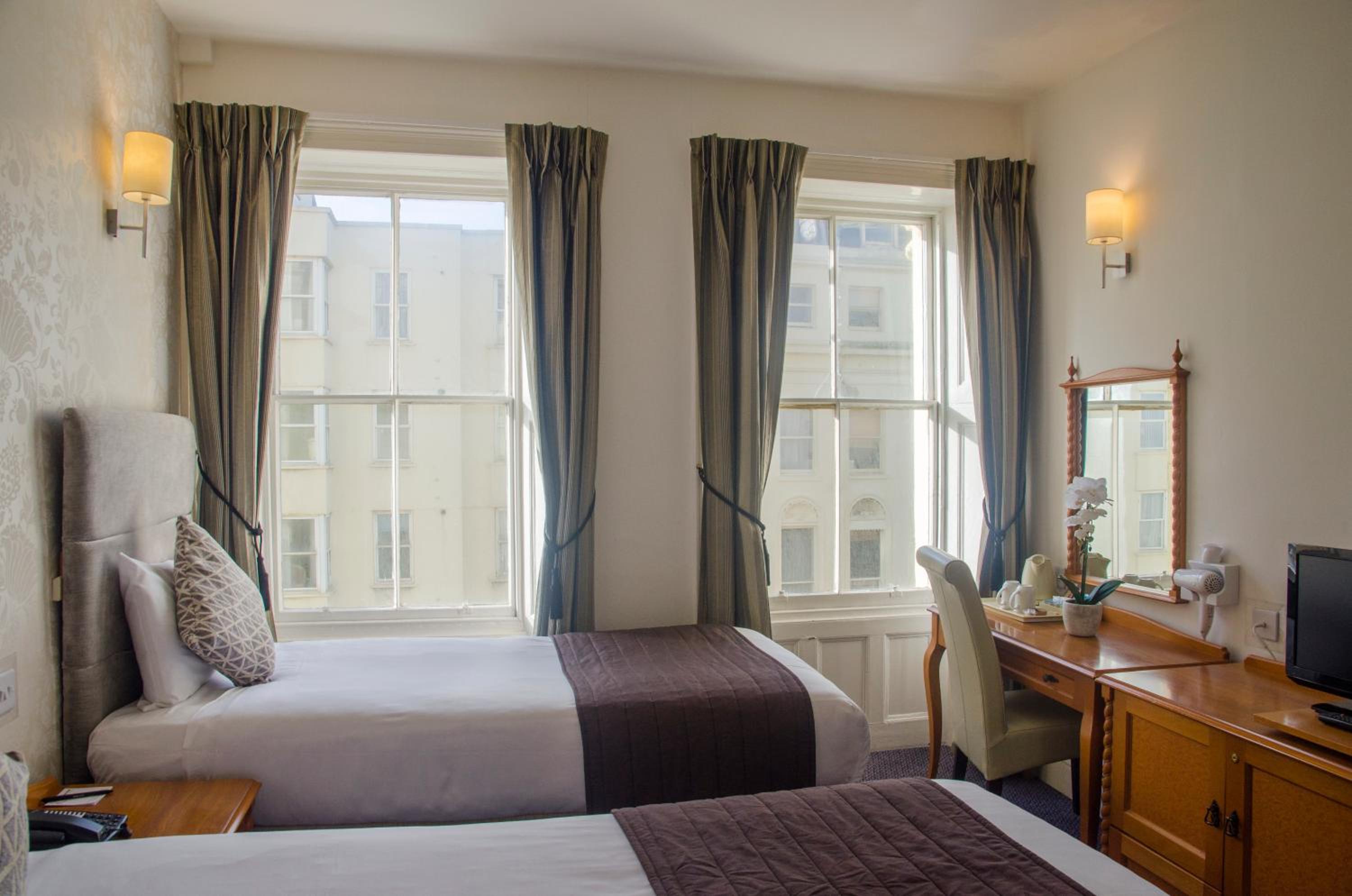 Twin Room - Photo 6