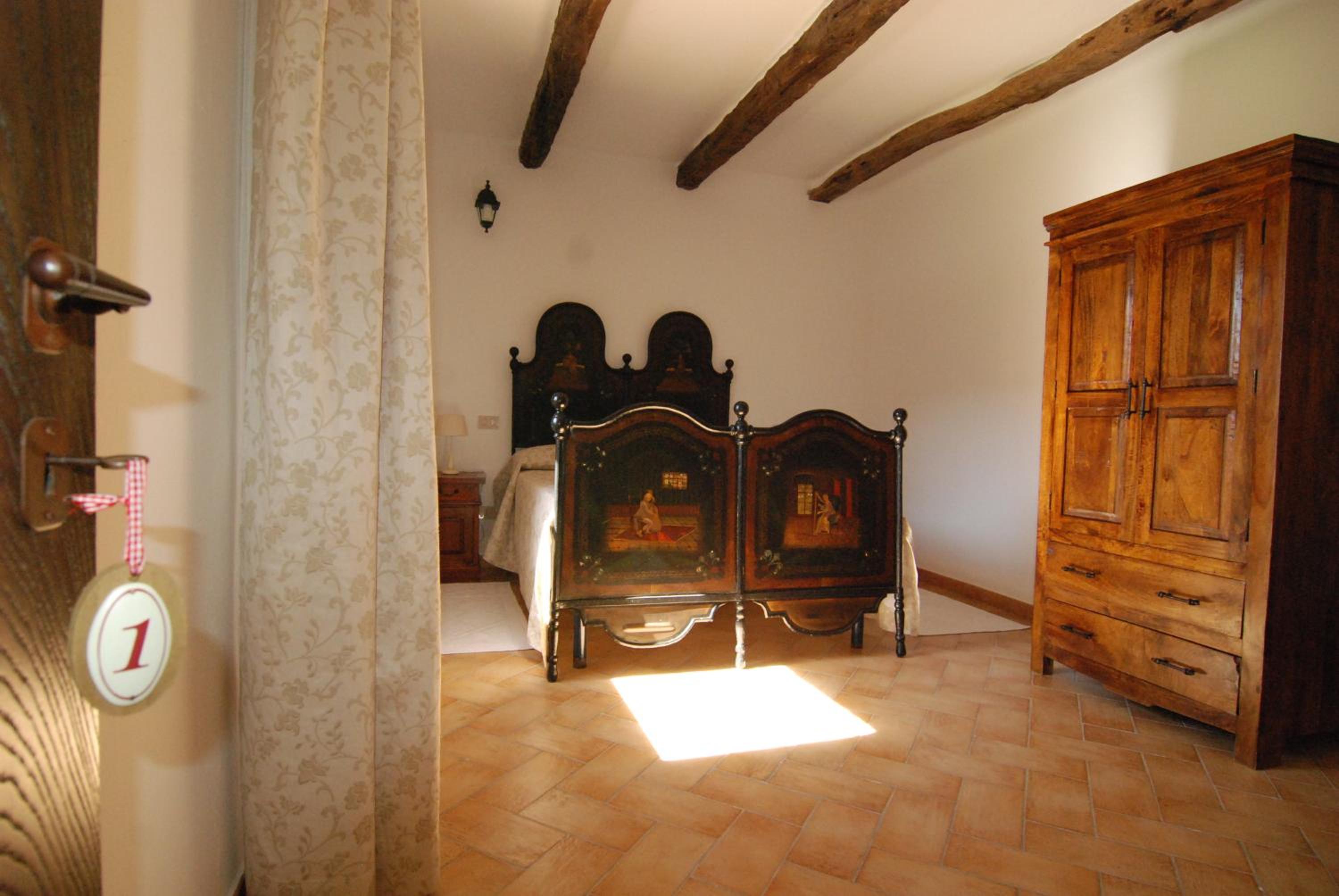 Double Room - Photo 8