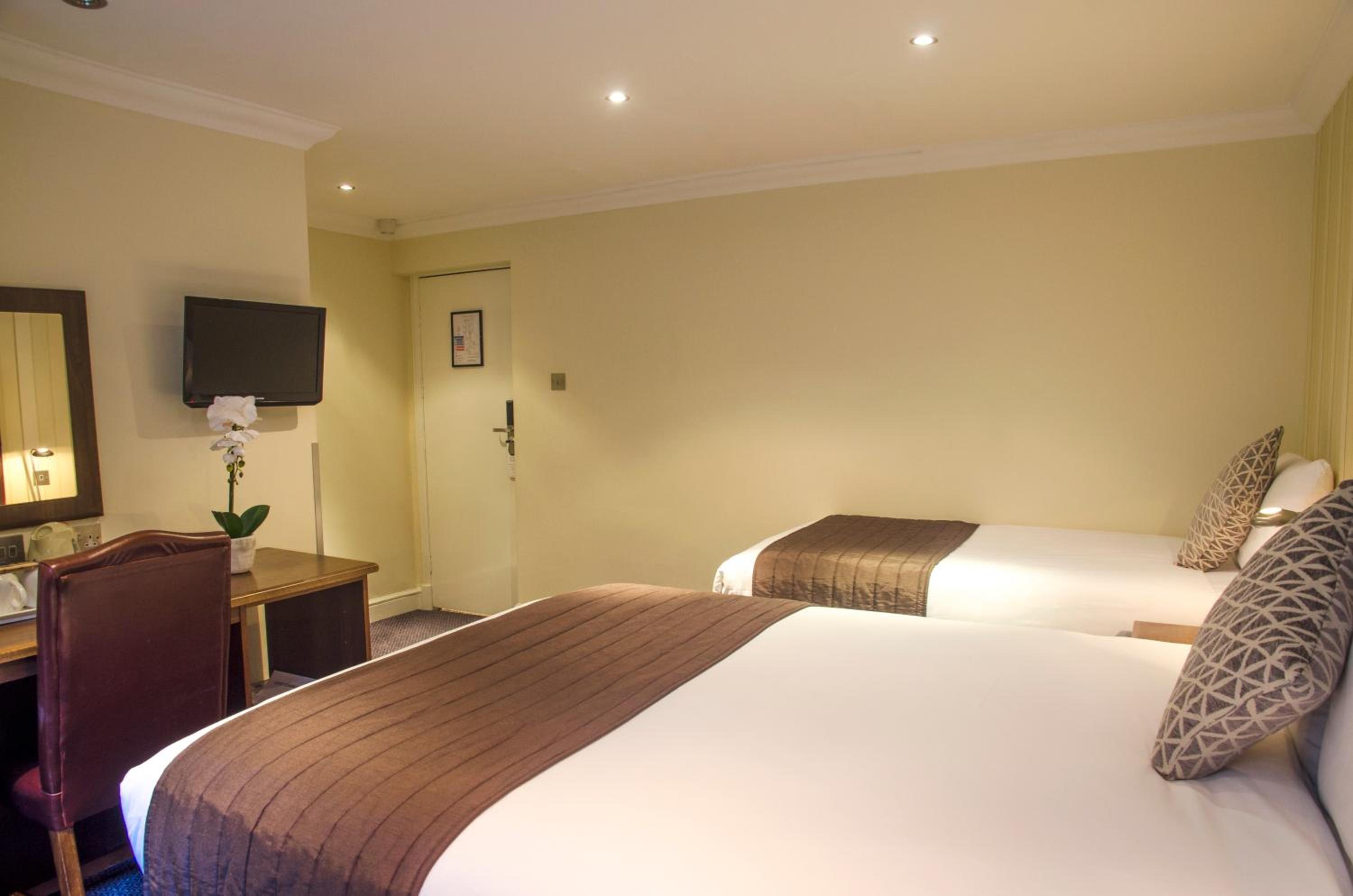 Triple Room - Photo 9