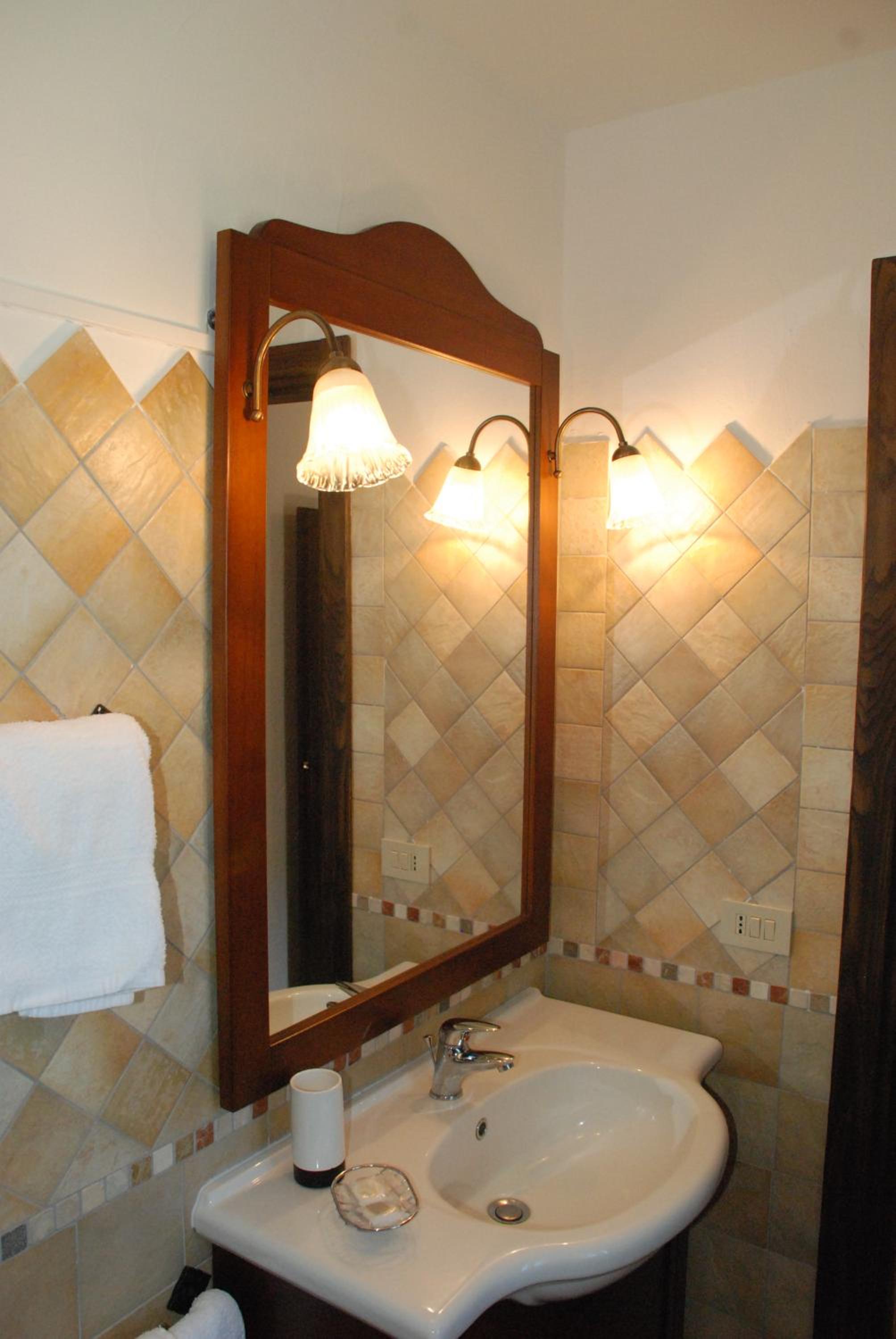 Deluxe Twin Room - Photo 8