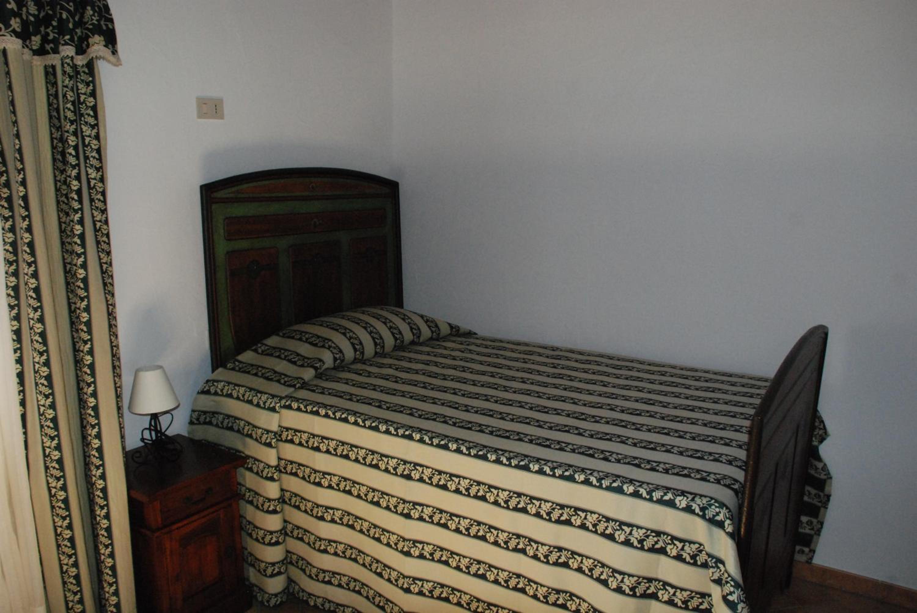 Deluxe Twin Room - Photo 2