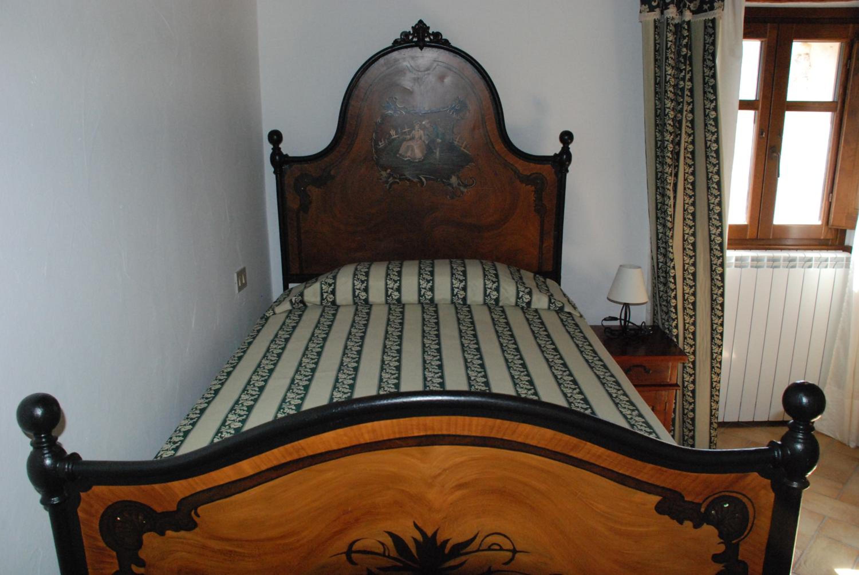 Deluxe Twin Room - Photo 11