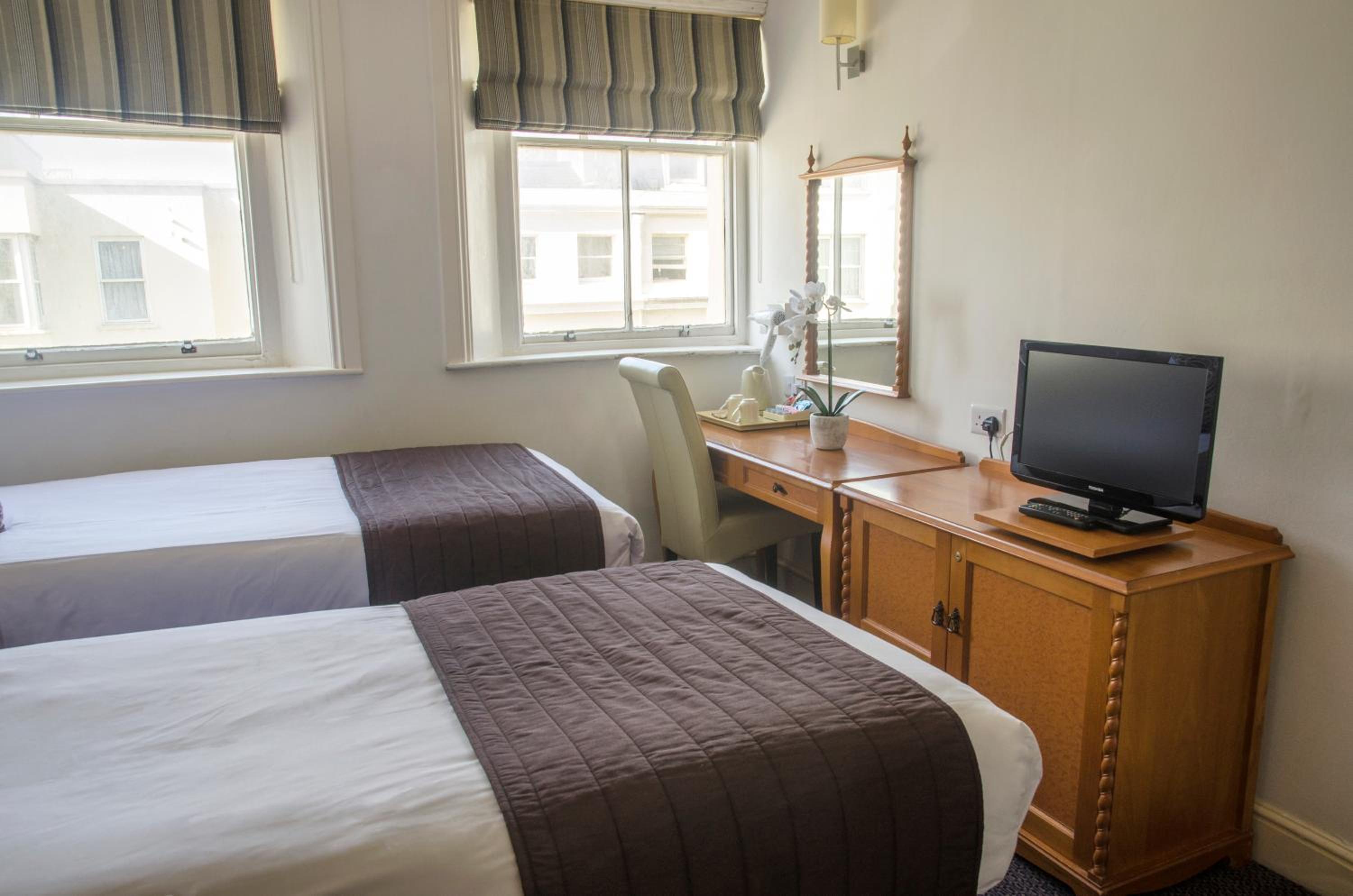 Twin Room - Photo 4
