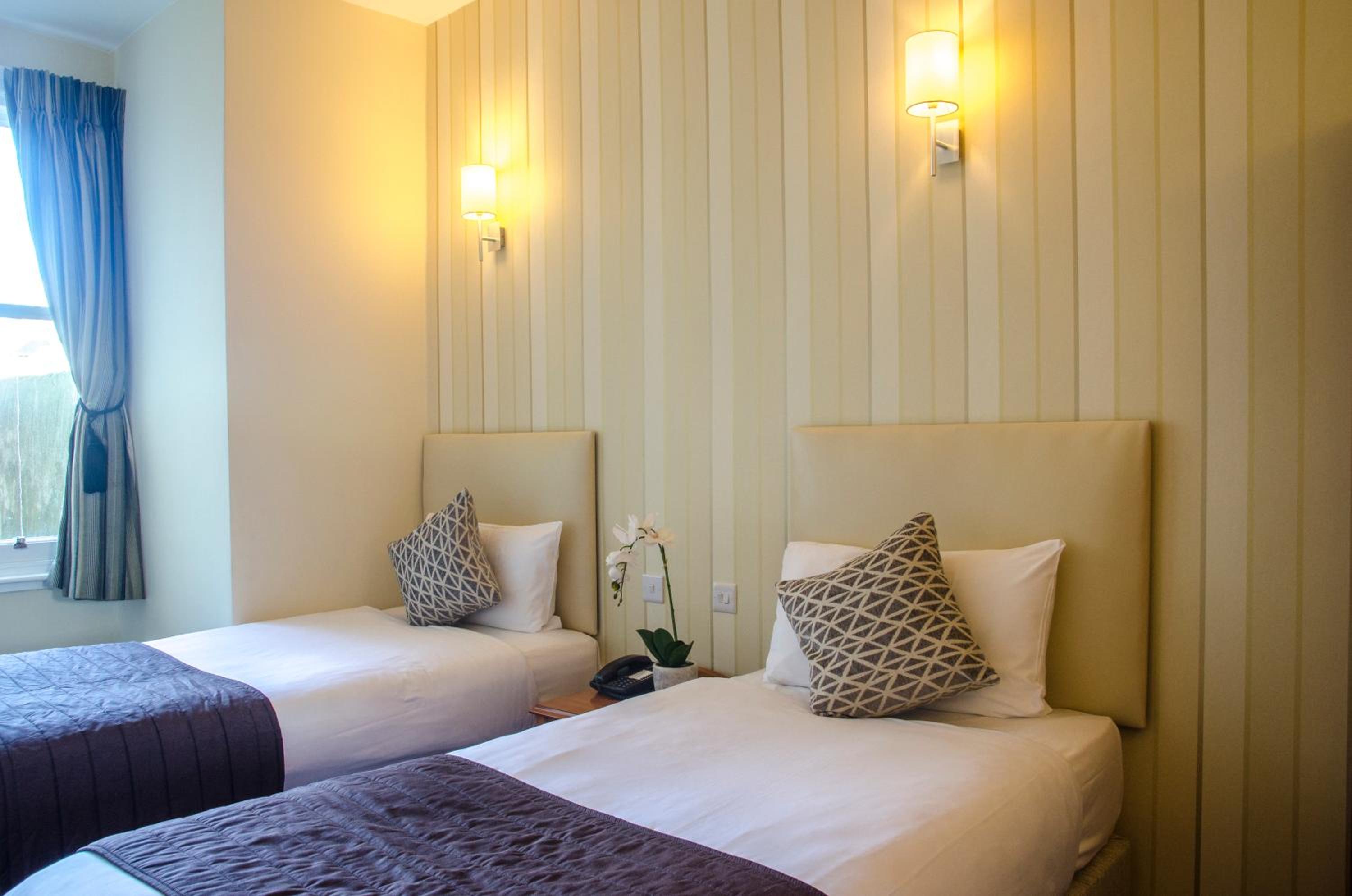 Twin Room - Photo 1
